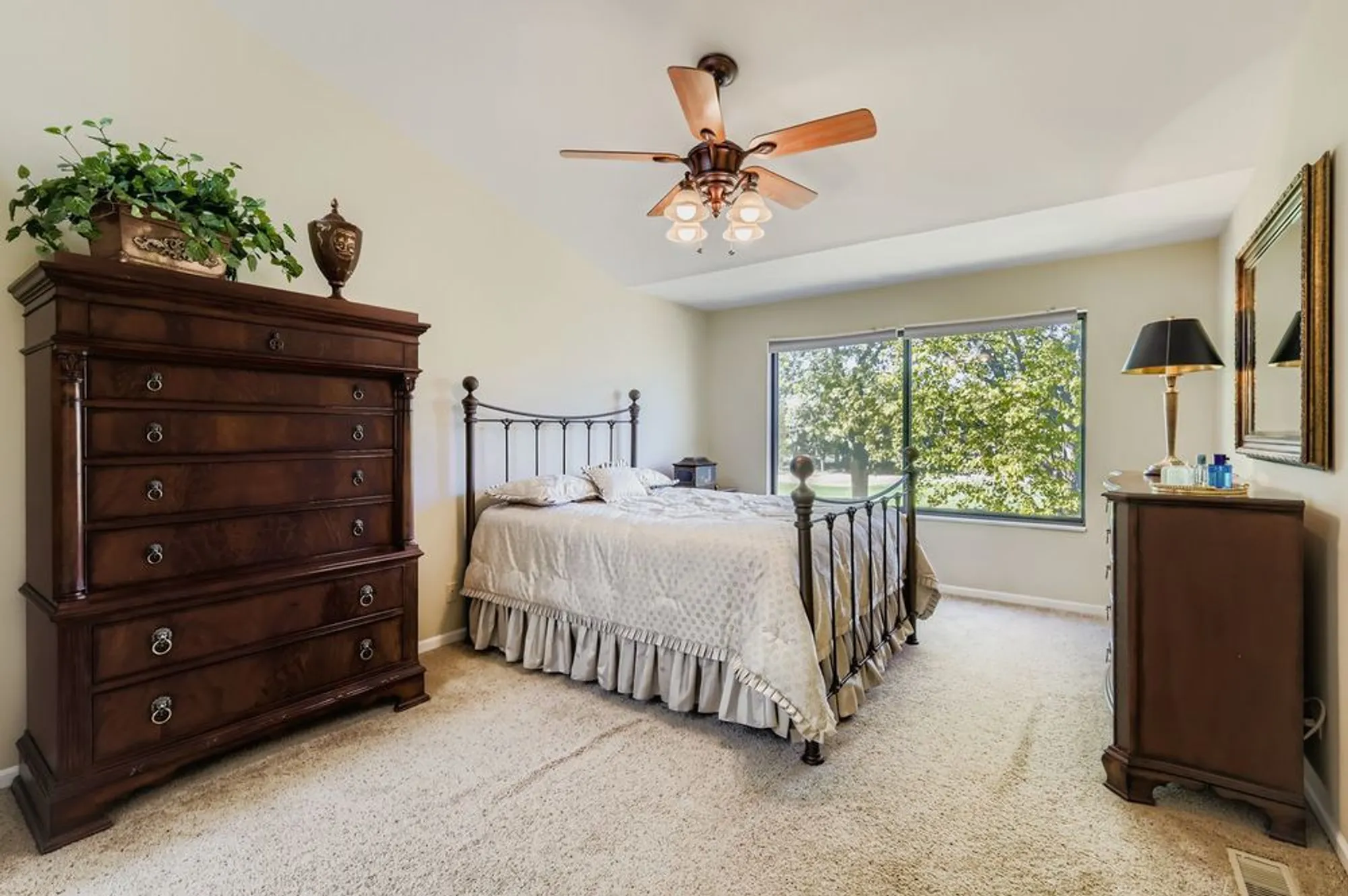 Property Slideshow image 16 of 53 | 668 shoreline rd, Lake Barrington, IL, 60010