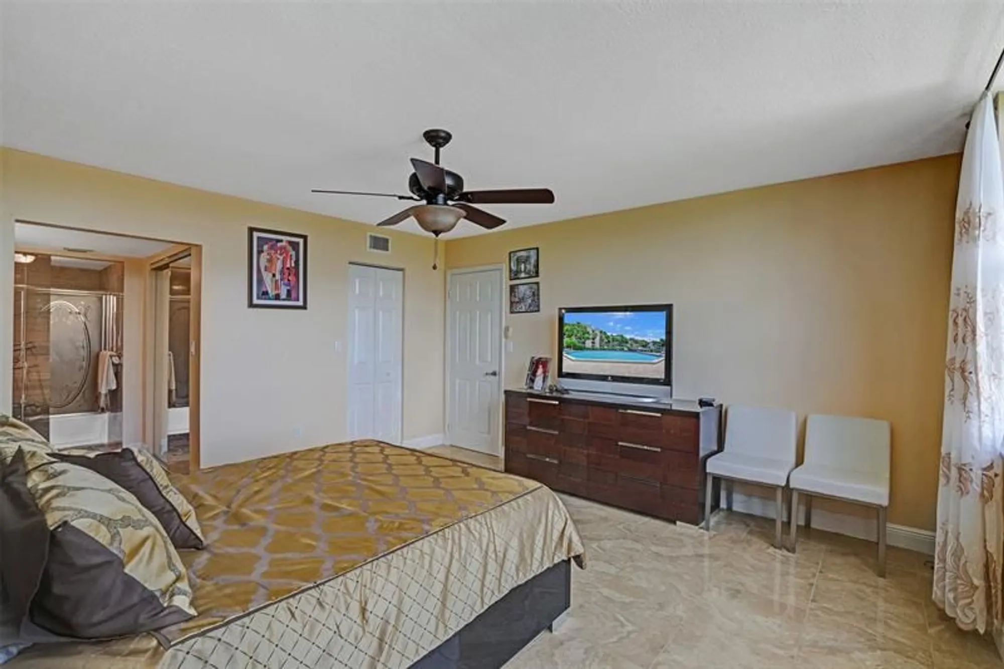 Property Slideshow image 20 of 48 | 1101 colony point cir 403, Pembroke Pines, FL, 33026