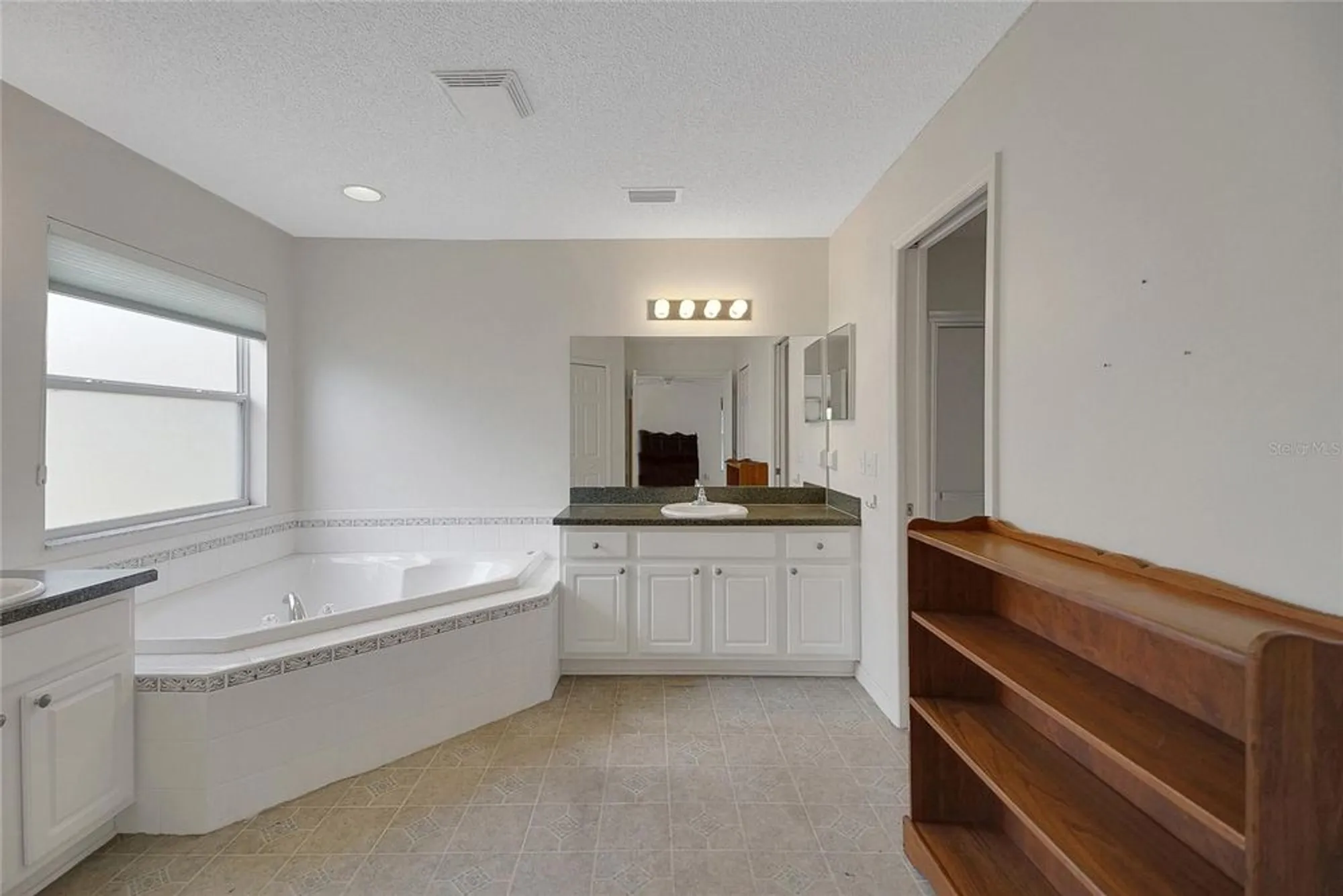 Property Slideshow image 43 of 77 | 32942 rambling oaks ct, Leesburg, FL, 34748