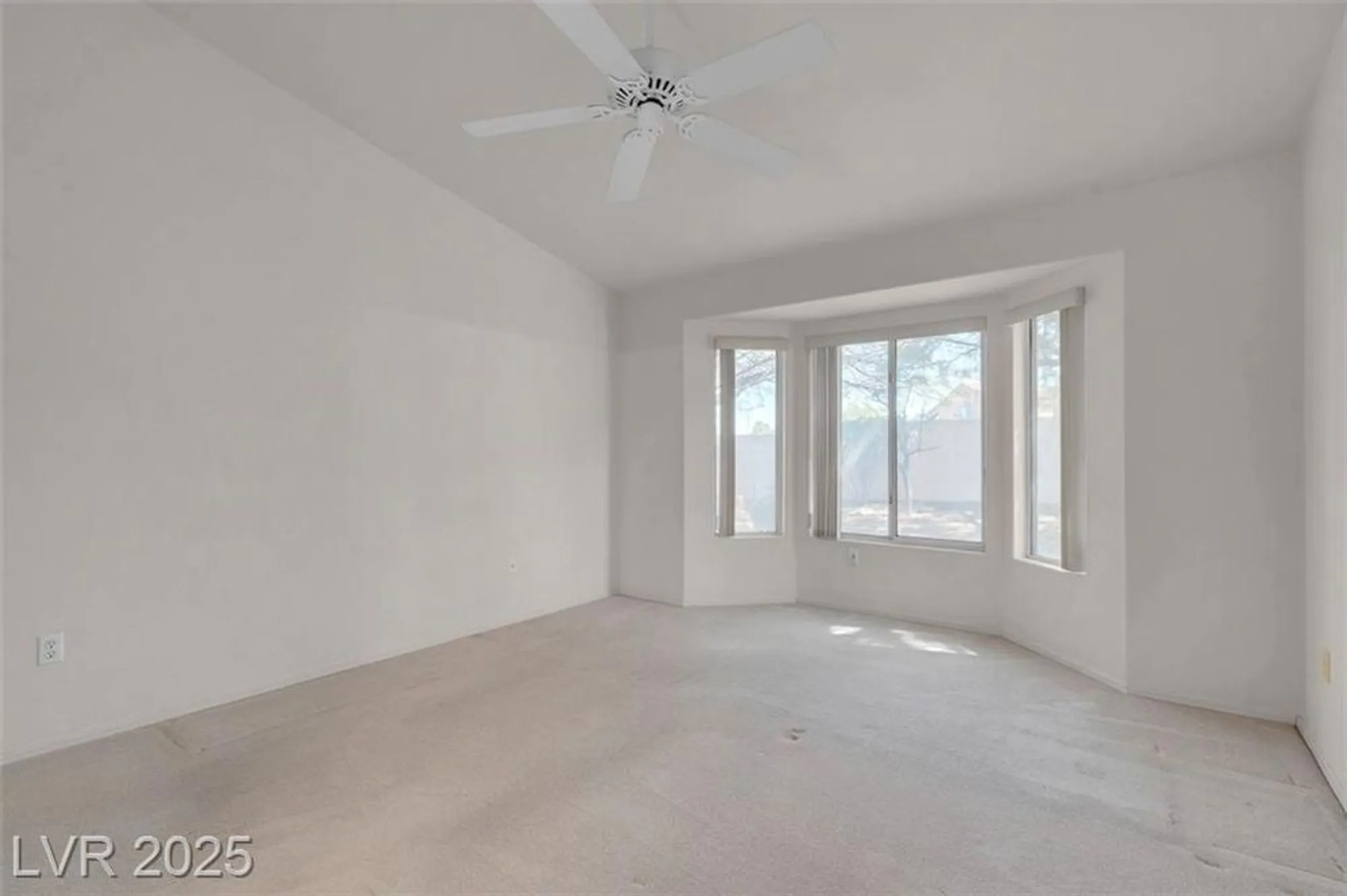 Property Slideshow image 24 of 38 | 10013 cresent creek dr, Las Vegas, NV, 89134