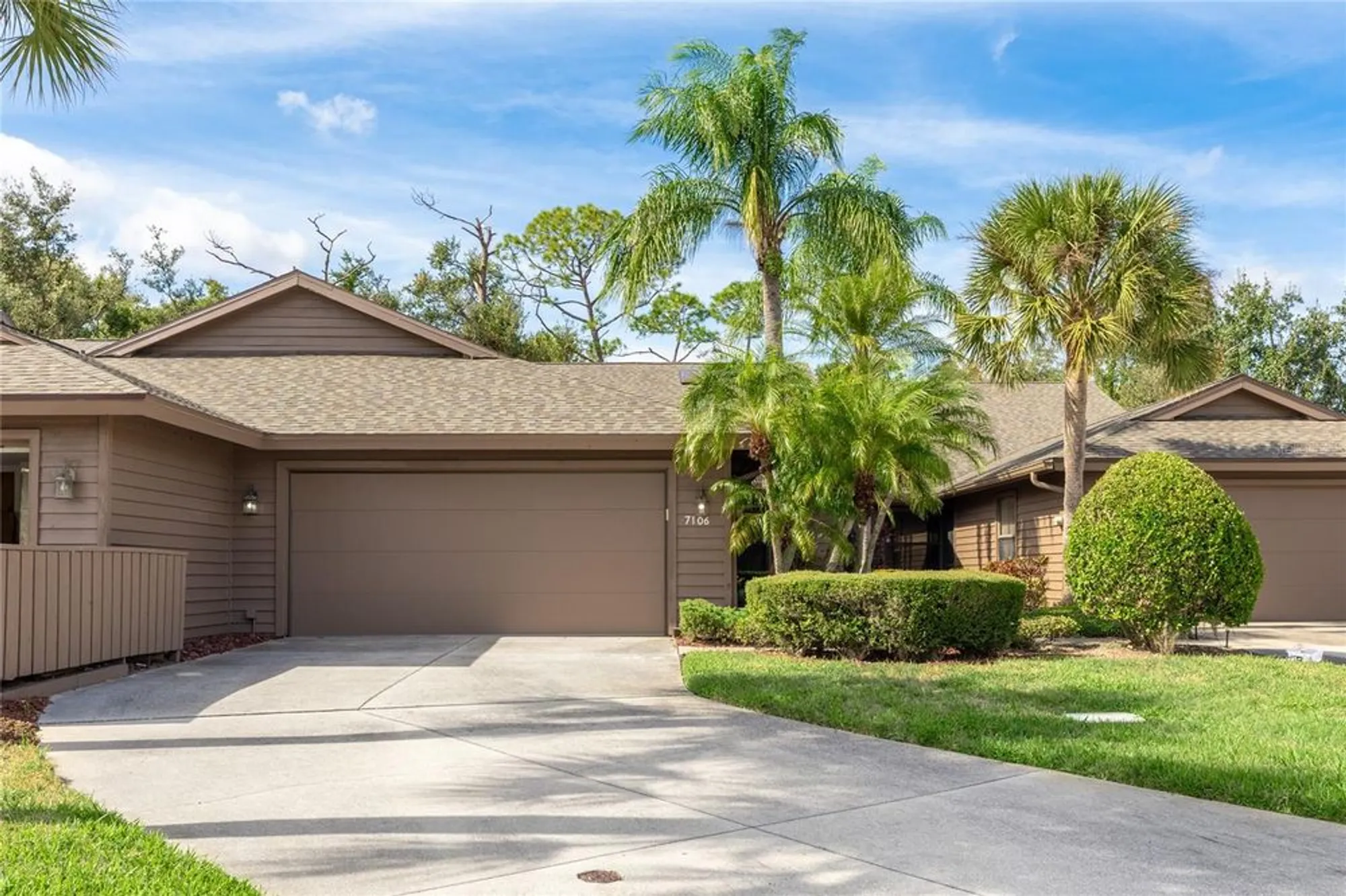 Property Slideshow image 1 of 44 | 7106 saint andrews ln, Sarasota, FL, 34243