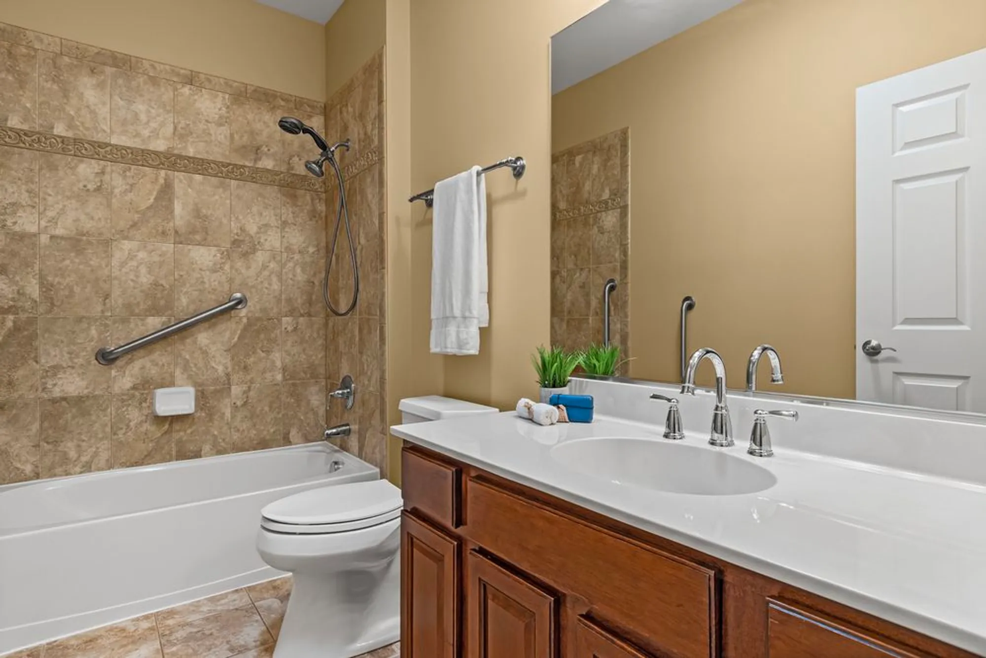 Property Slideshow image 16 of 44 | 2905 normandy cir, Naperville, IL, 60564