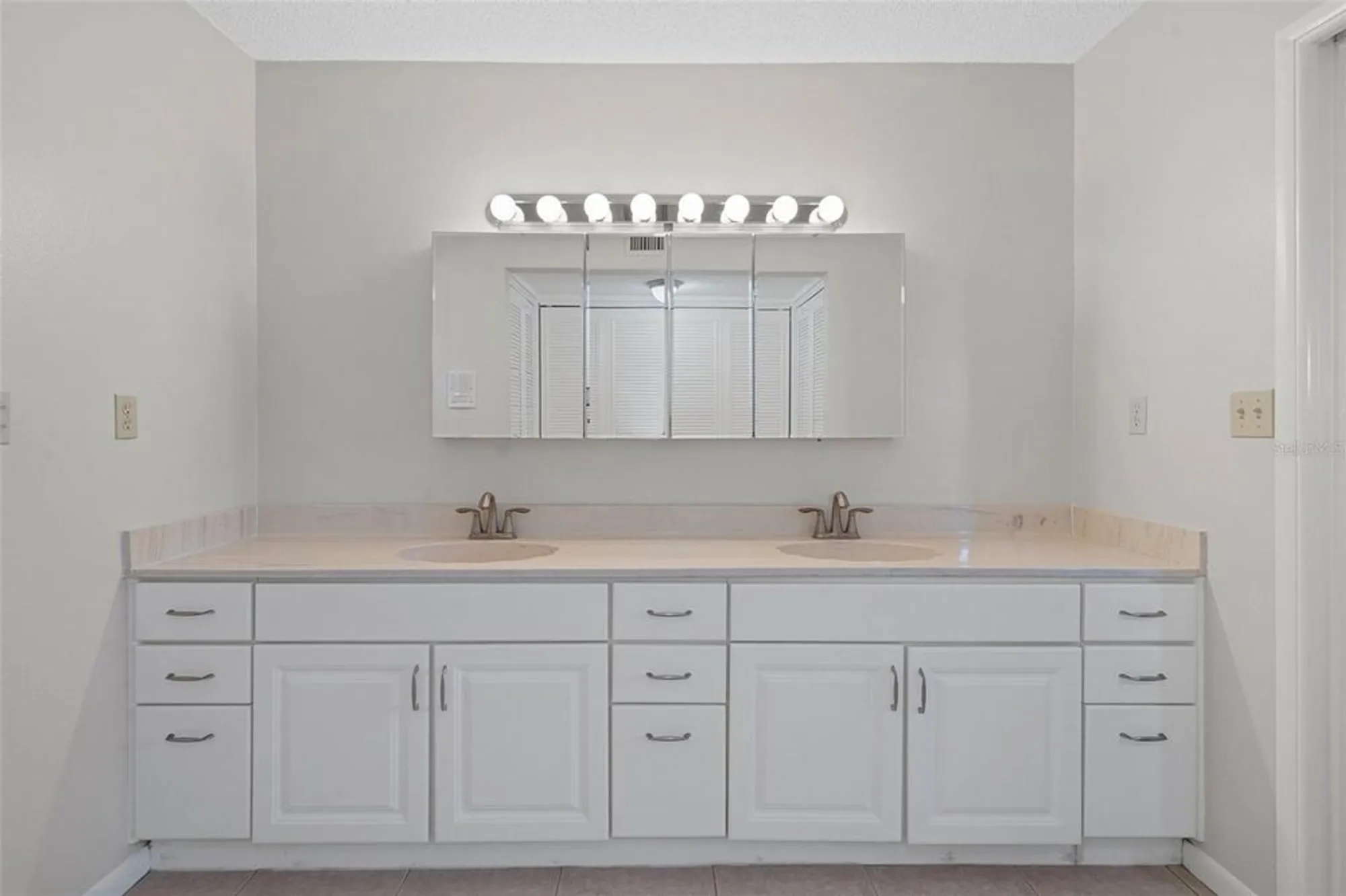 Property Slideshow image 30 of 49 | 5980 shore blvd 312, Gulfport, FL, 33707