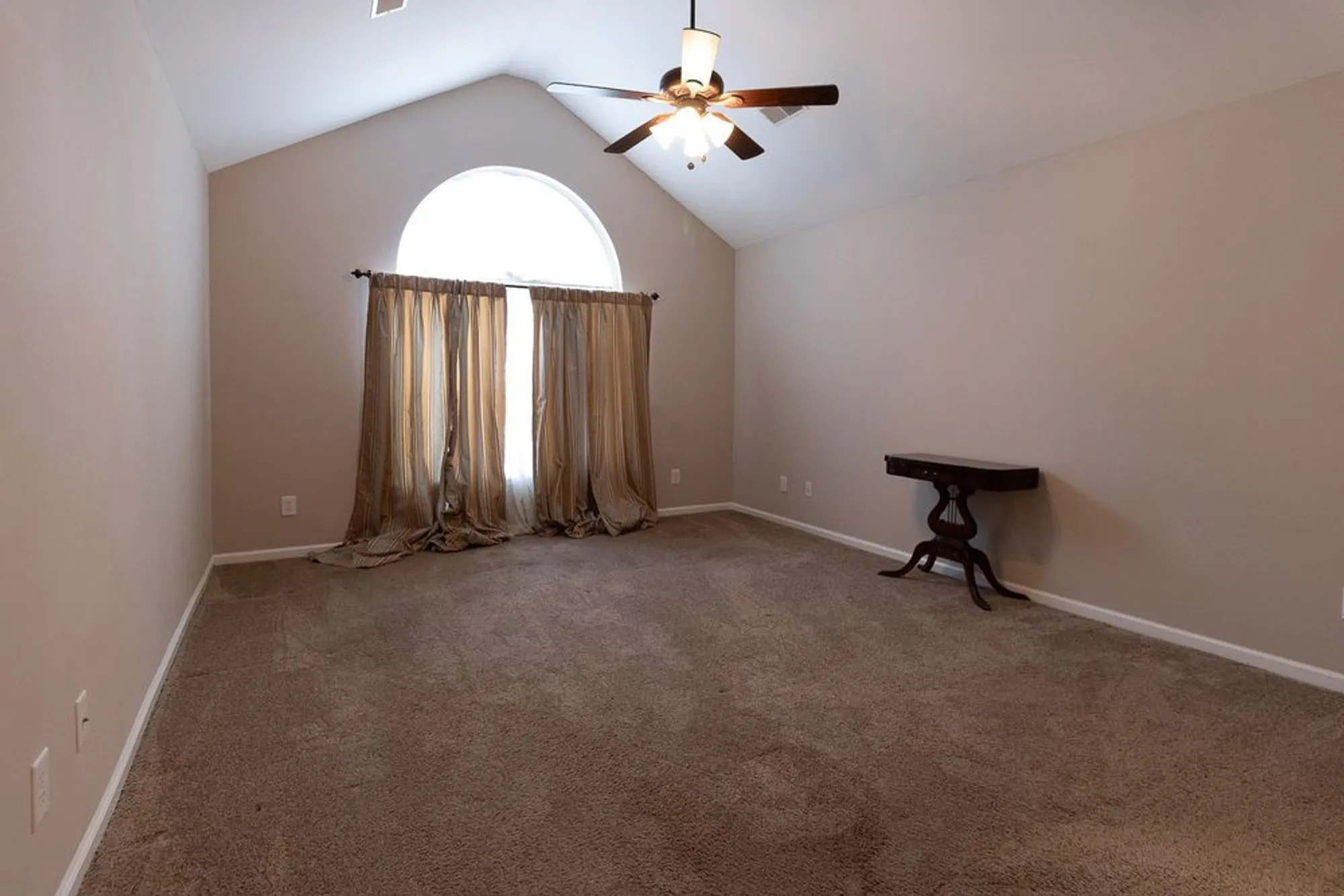 Property Slideshow image 20 of 29 | 825 s browns ln 1301, Gallatin, TN, 37066