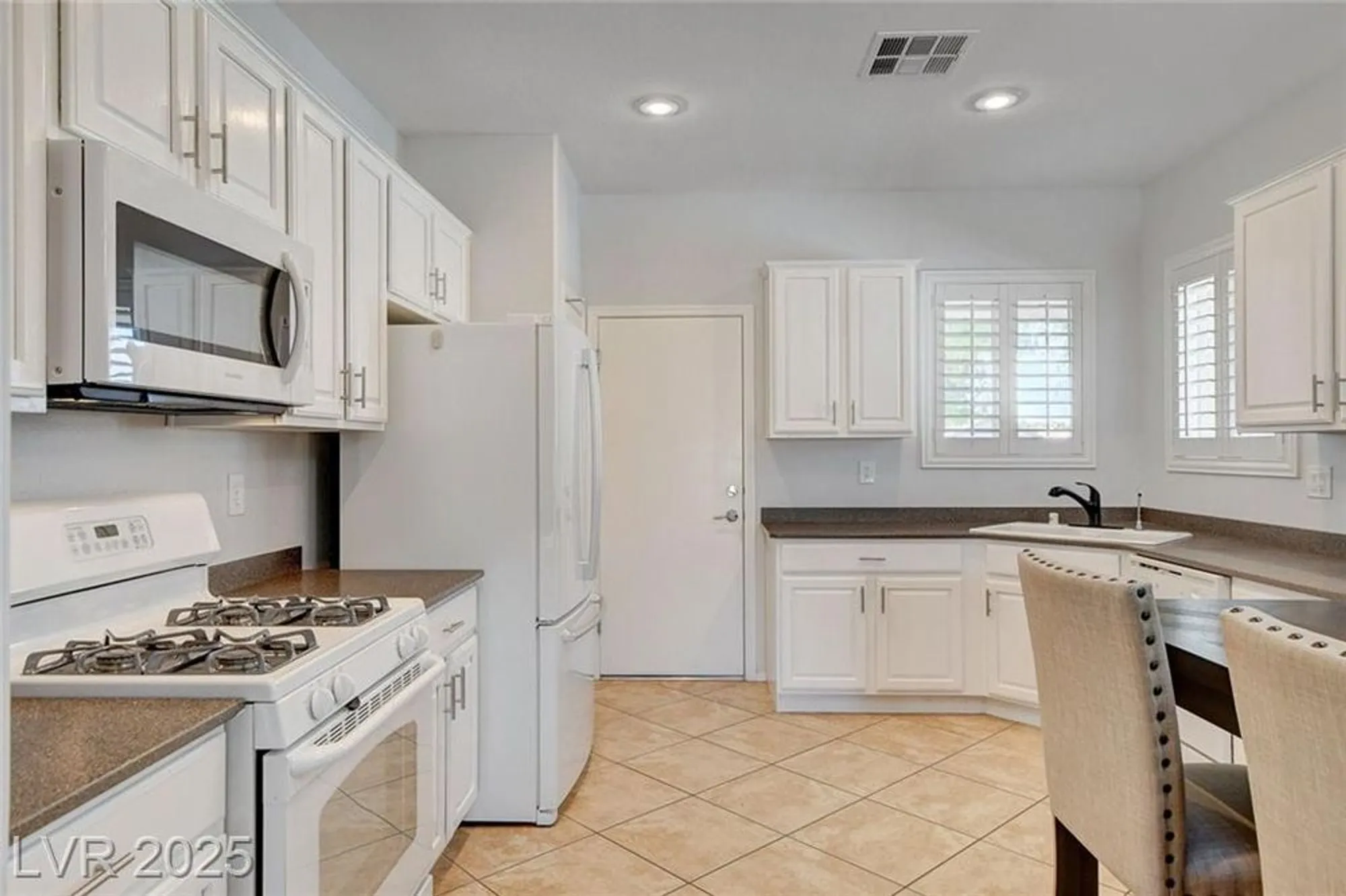 Property Slideshow image 20 of 72 | 2576 binary stars st, Henderson, NV, 89044