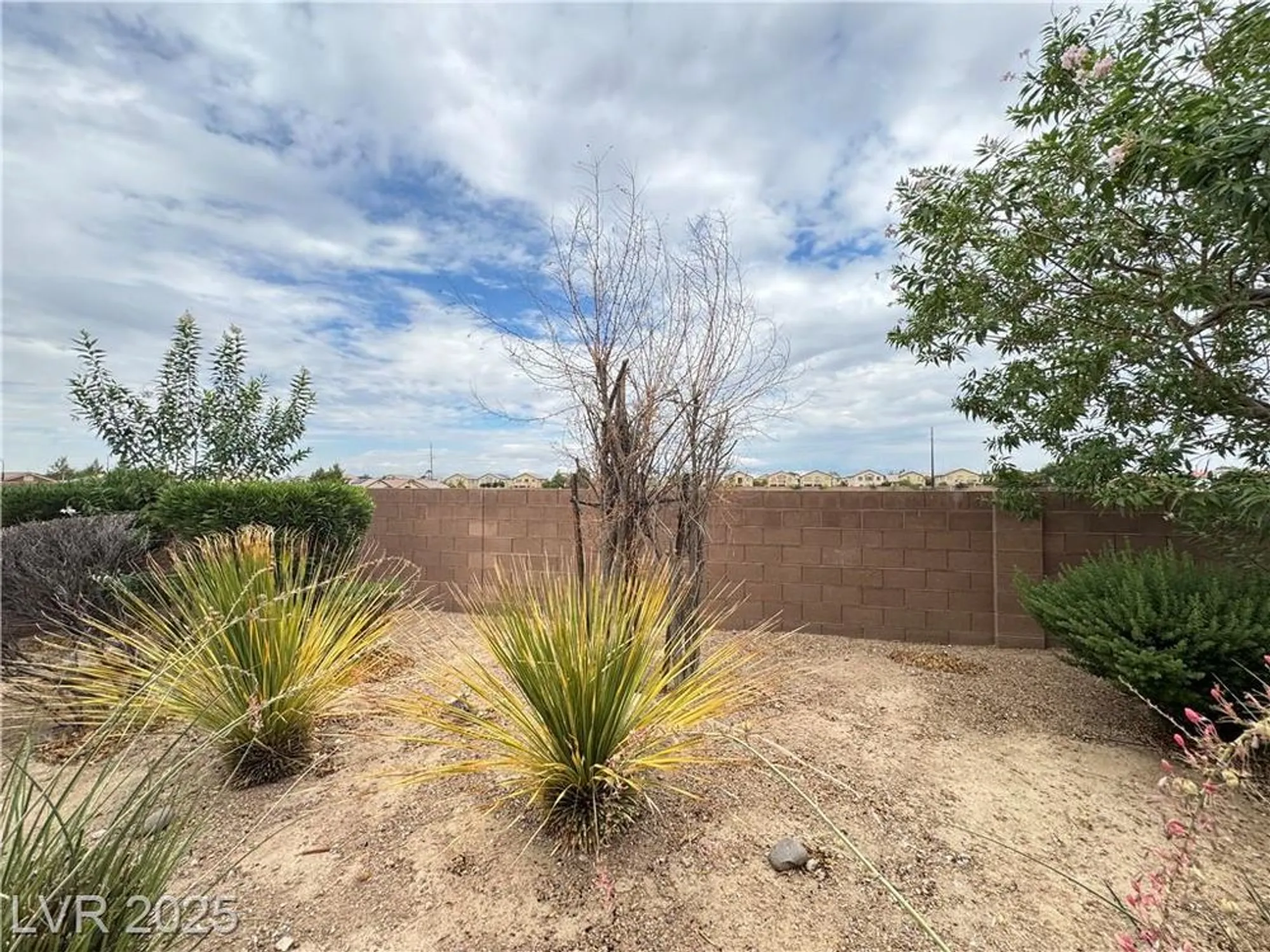 Property Slideshow image 15 of 64 | 5913 saratoga reserve st, North Las Vegas, NV, 89081
