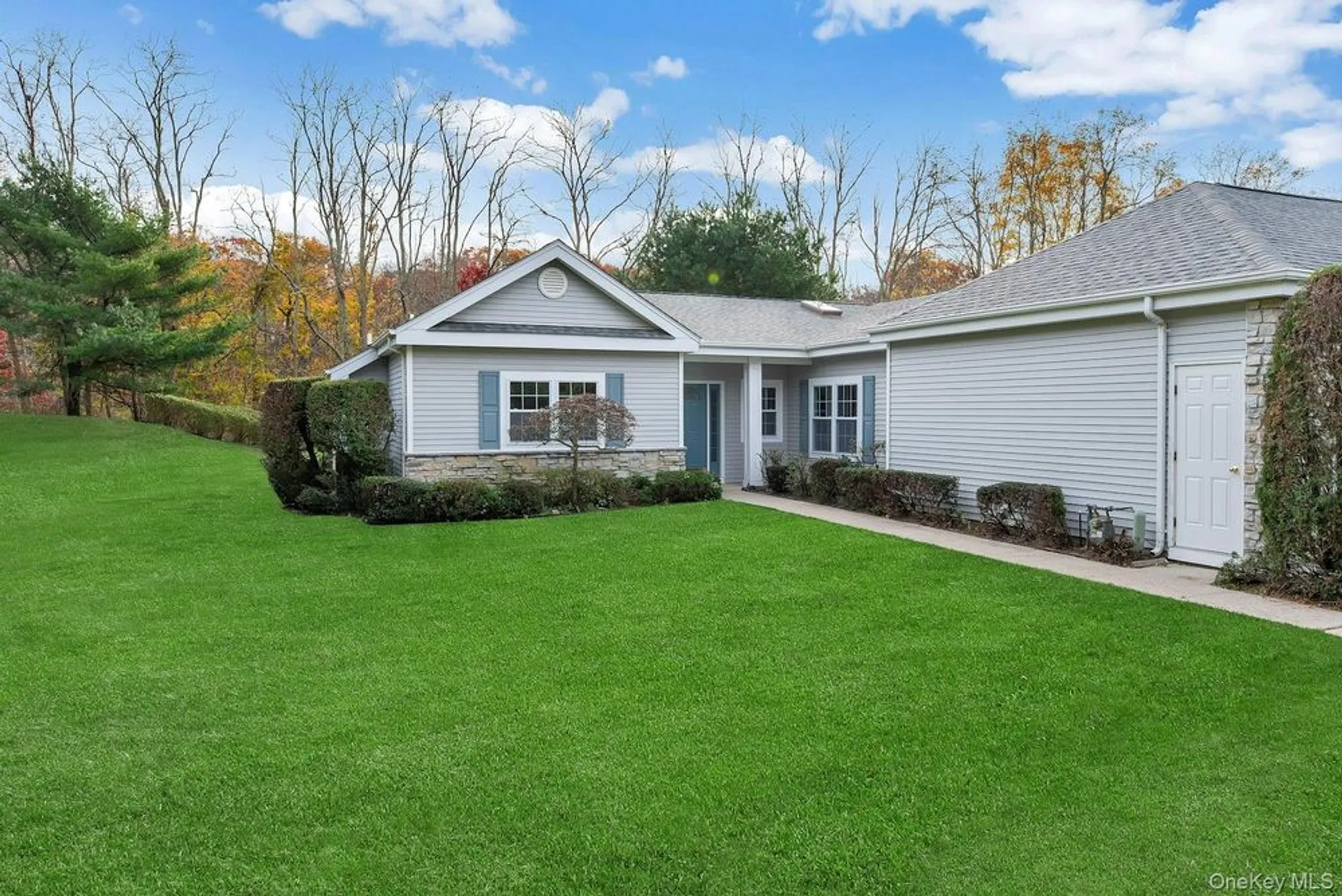 Property Slideshow image 1 of 41 | 509 oak bluff ct, Moriches, NY, 11955