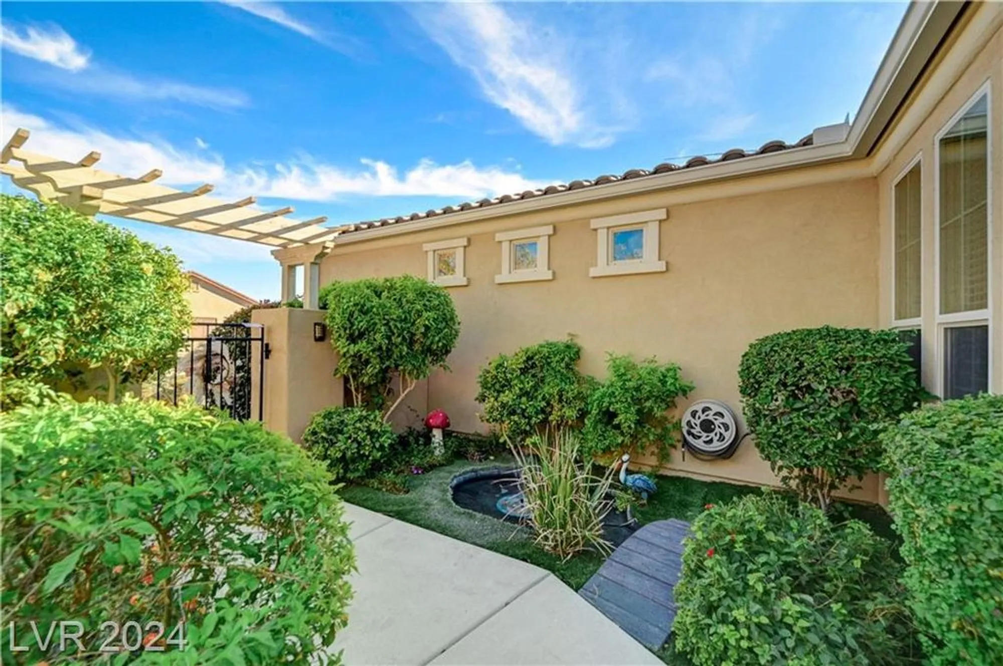 Property Slideshow image 6 of 86 | 5721 keystone crest st, North Las Vegas, NV, 89081
