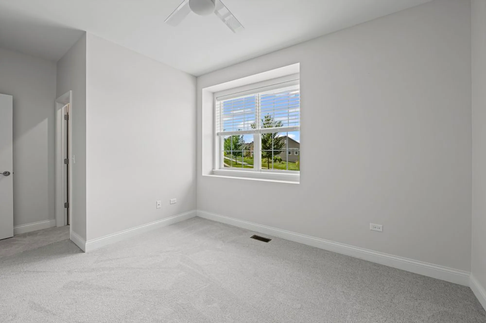 Property Slideshow image 18 of 29 | 1117 black cherry dr, Crystal Lake, IL, 60012