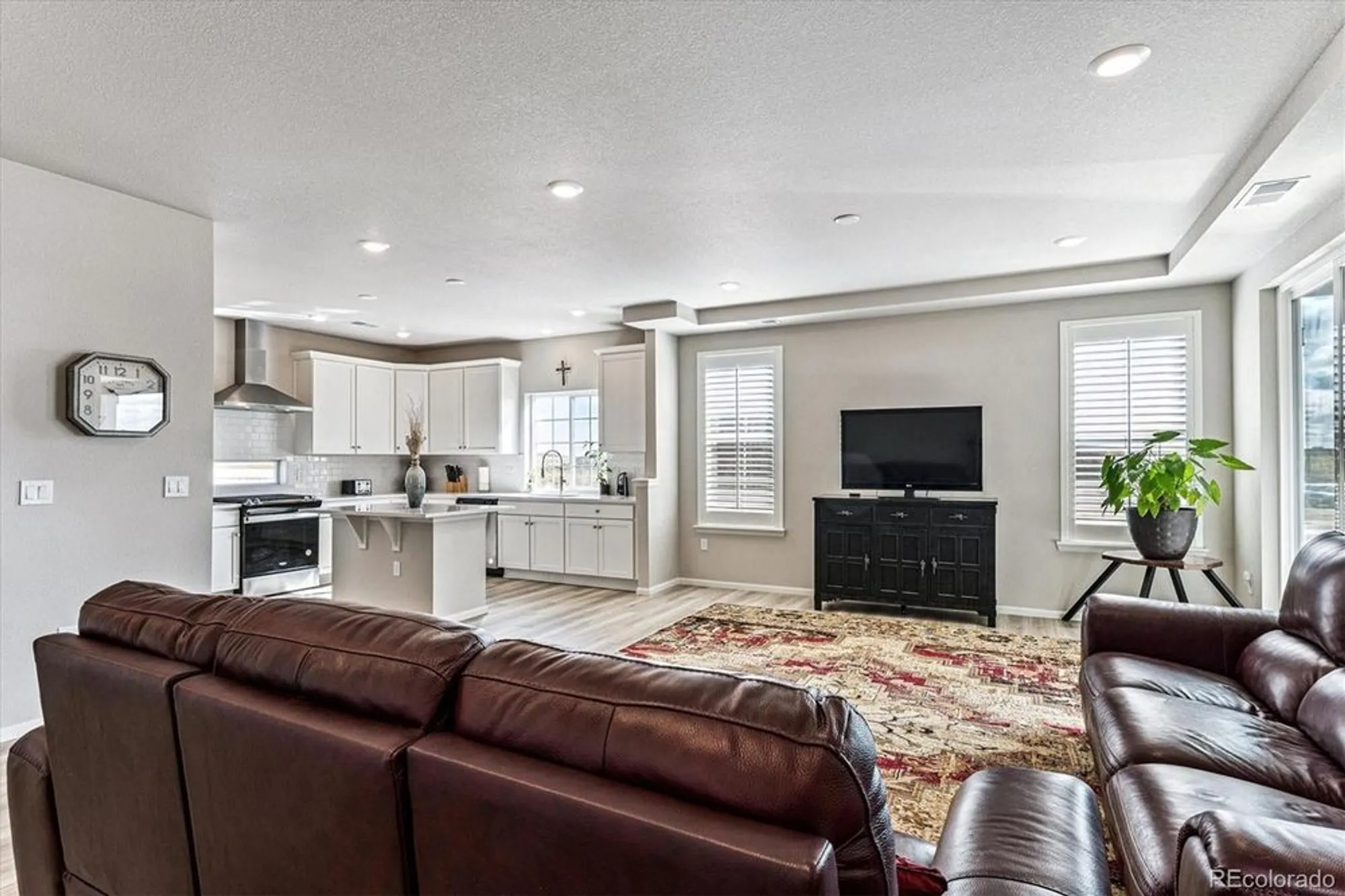 Property Slideshow image 5 of 28 | 5126 n quemoy ct, Aurora, CO, 80019