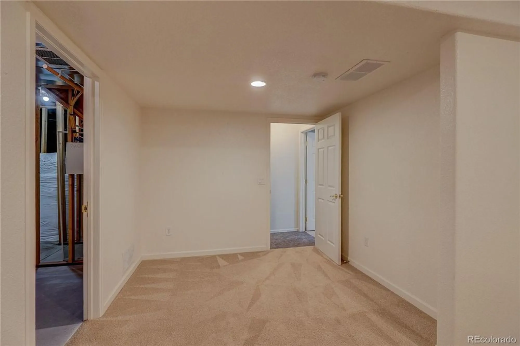 Property Slideshow image 31 of 45 | 22460 e heritage pkwy, Aurora, CO, 80016