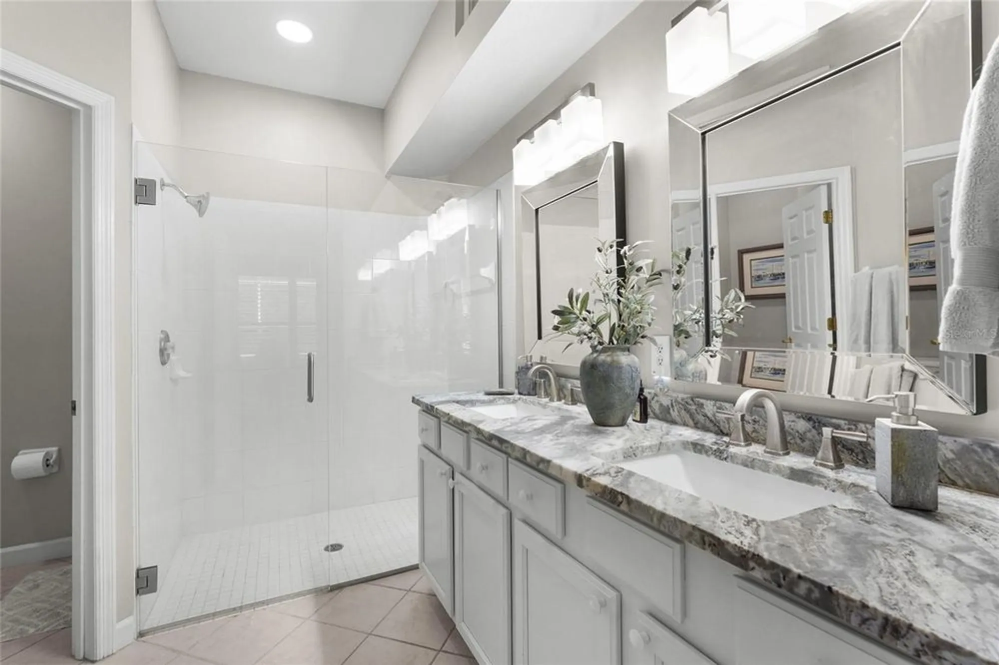 Property Slideshow image 7 of 54 | 4840 lakescene pl, Sarasota, FL, 34243