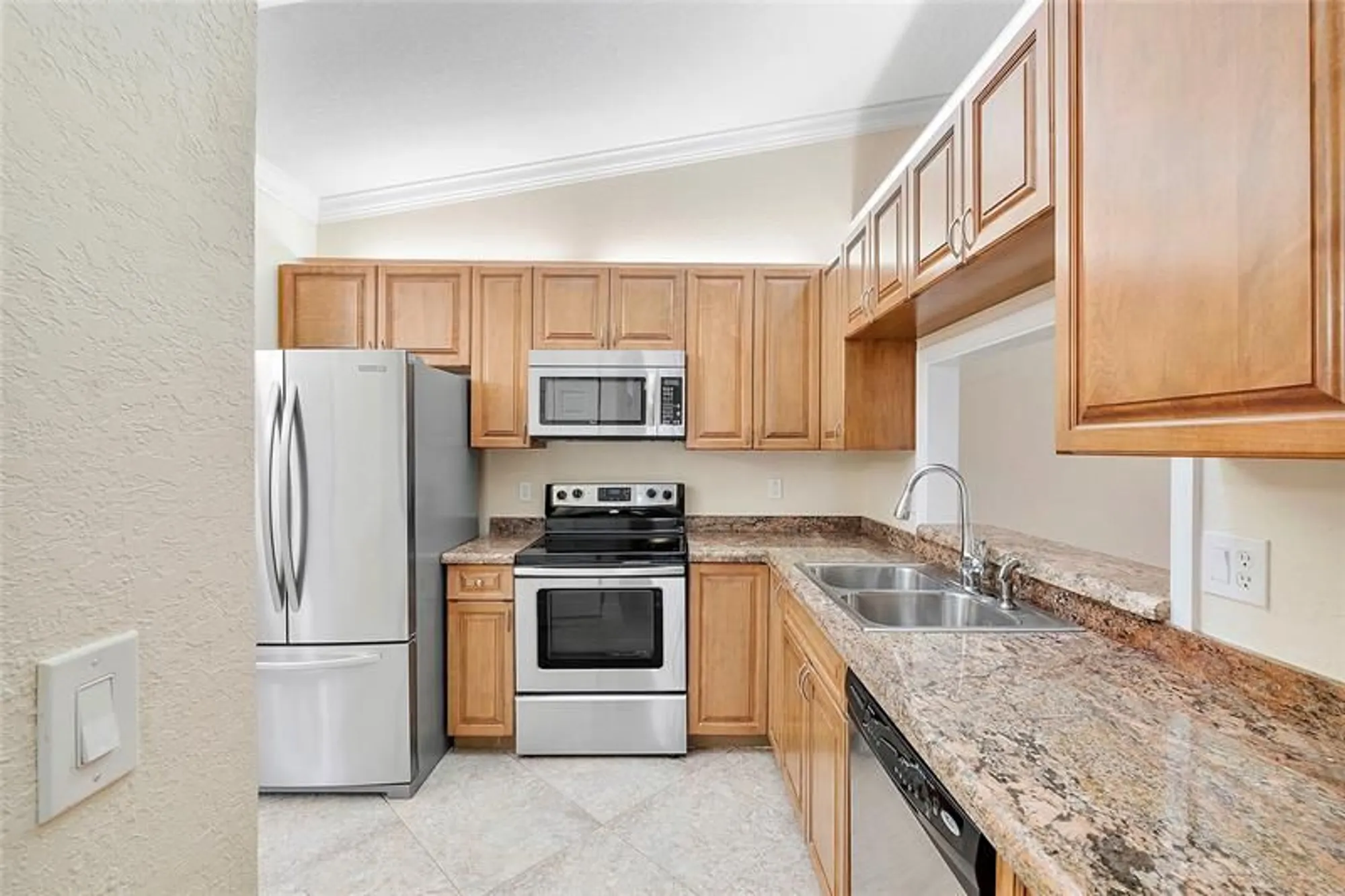 Property Slideshow image 9 of 43 | 120 sausalito dr, Boynton Beach, FL, 33436