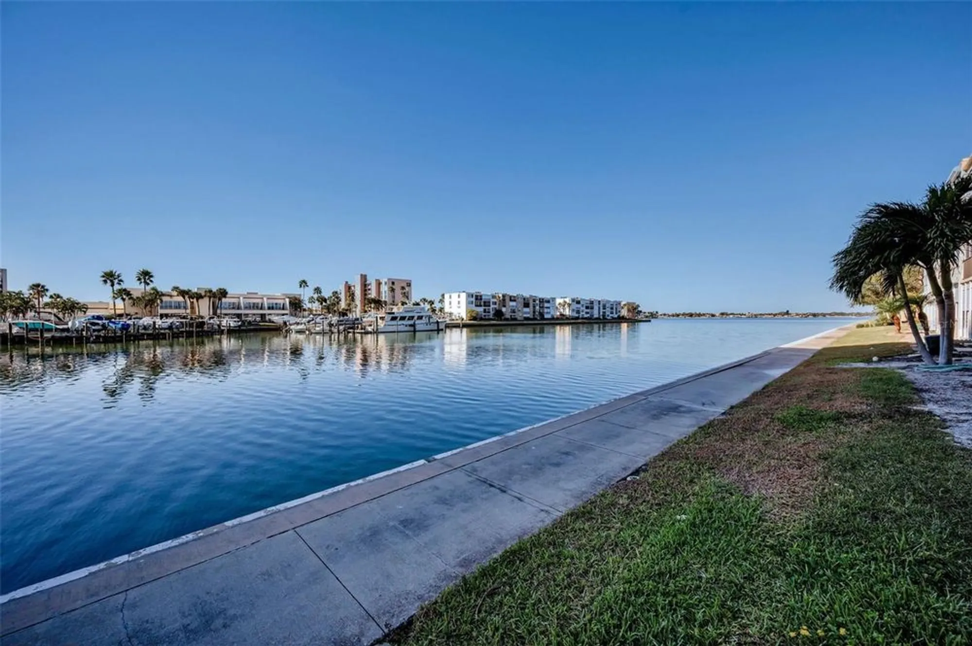 Property Slideshow image 43 of 75 | 7420 bay island dr 374, South Pasadena, FL, 33707