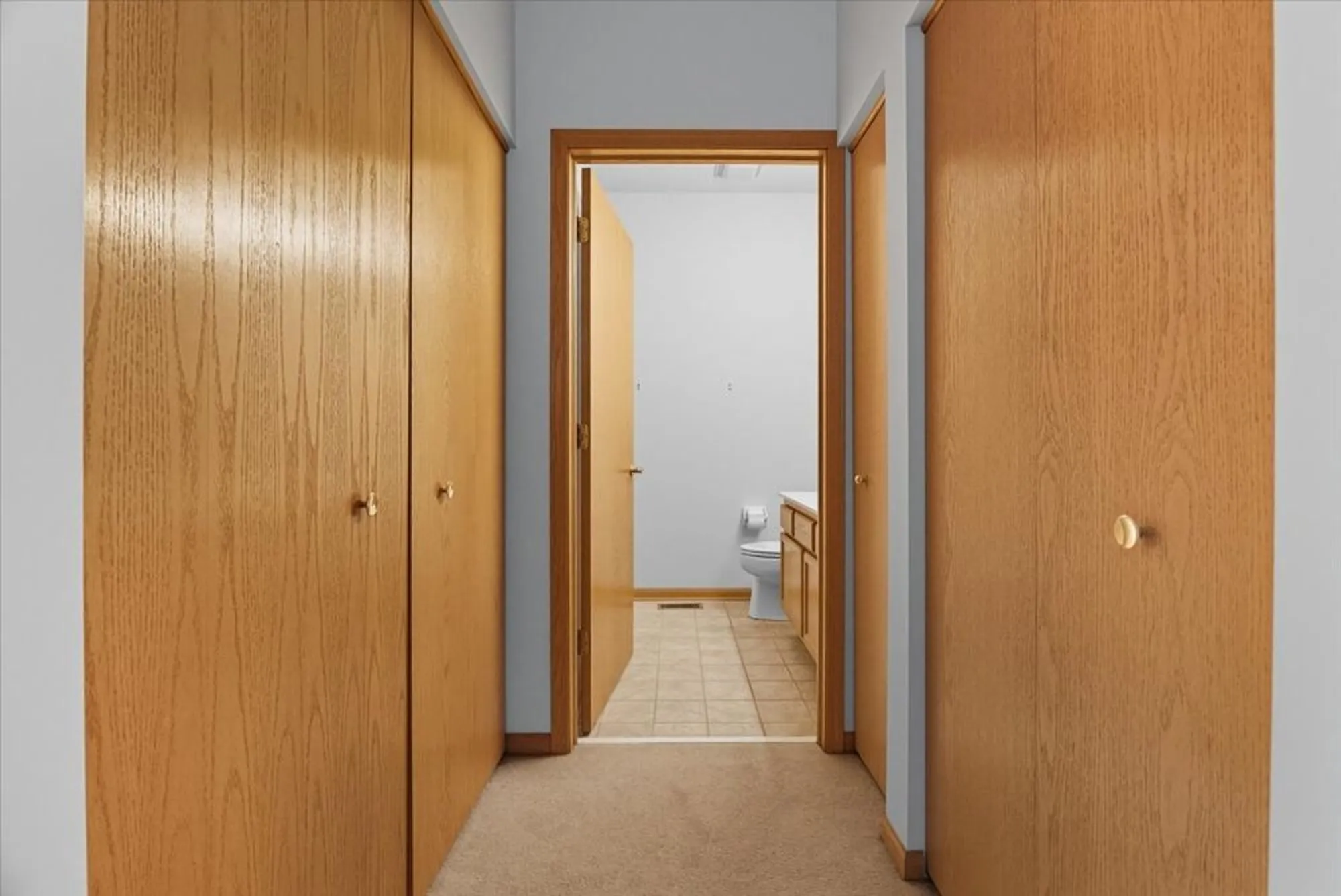 Property Slideshow image 17 of 25 | 2346 ashbrook ln, Grayslake, IL, 60030