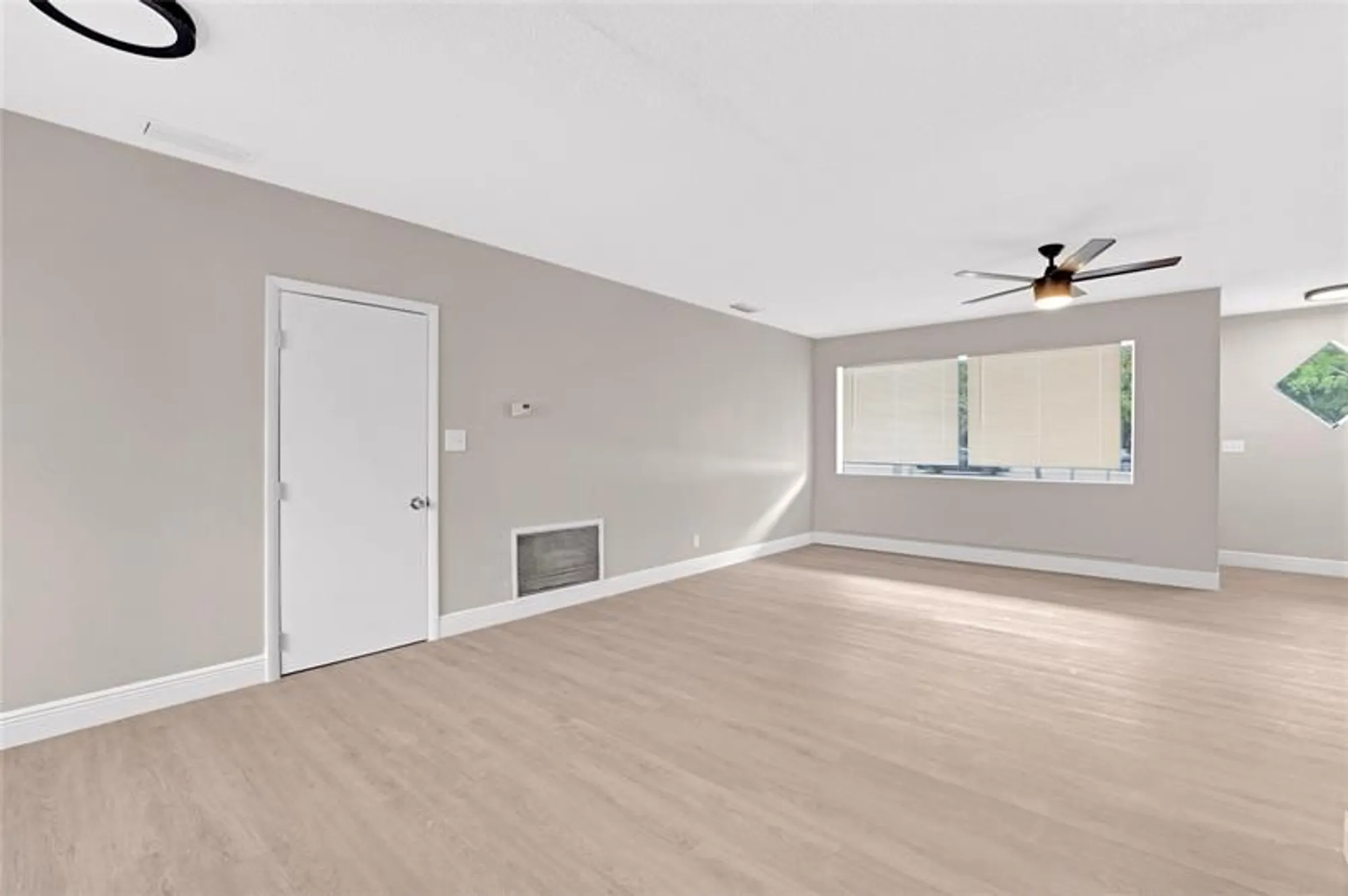 Property Slideshow image 13 of 14 | 3240 sheridan ln 117, Hollywood, FL, 33021