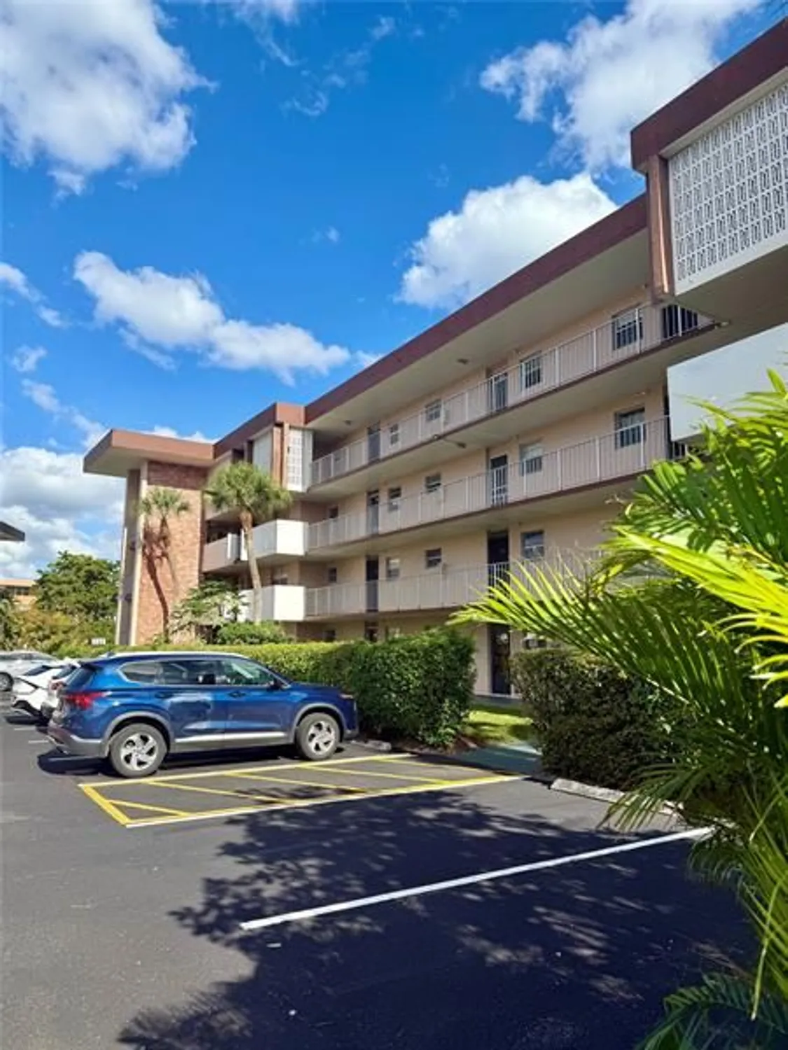 Property Slideshow image 11 of 20 | 2800 nw 47th ter 403b, Lauderdale Lakes, FL, 33313