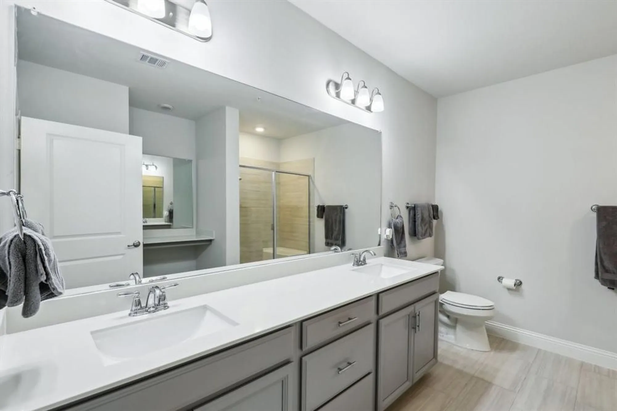 Property Slideshow image 19 of 39 | 1735 wittington pl apt 2305, Dallas, TX, 75234