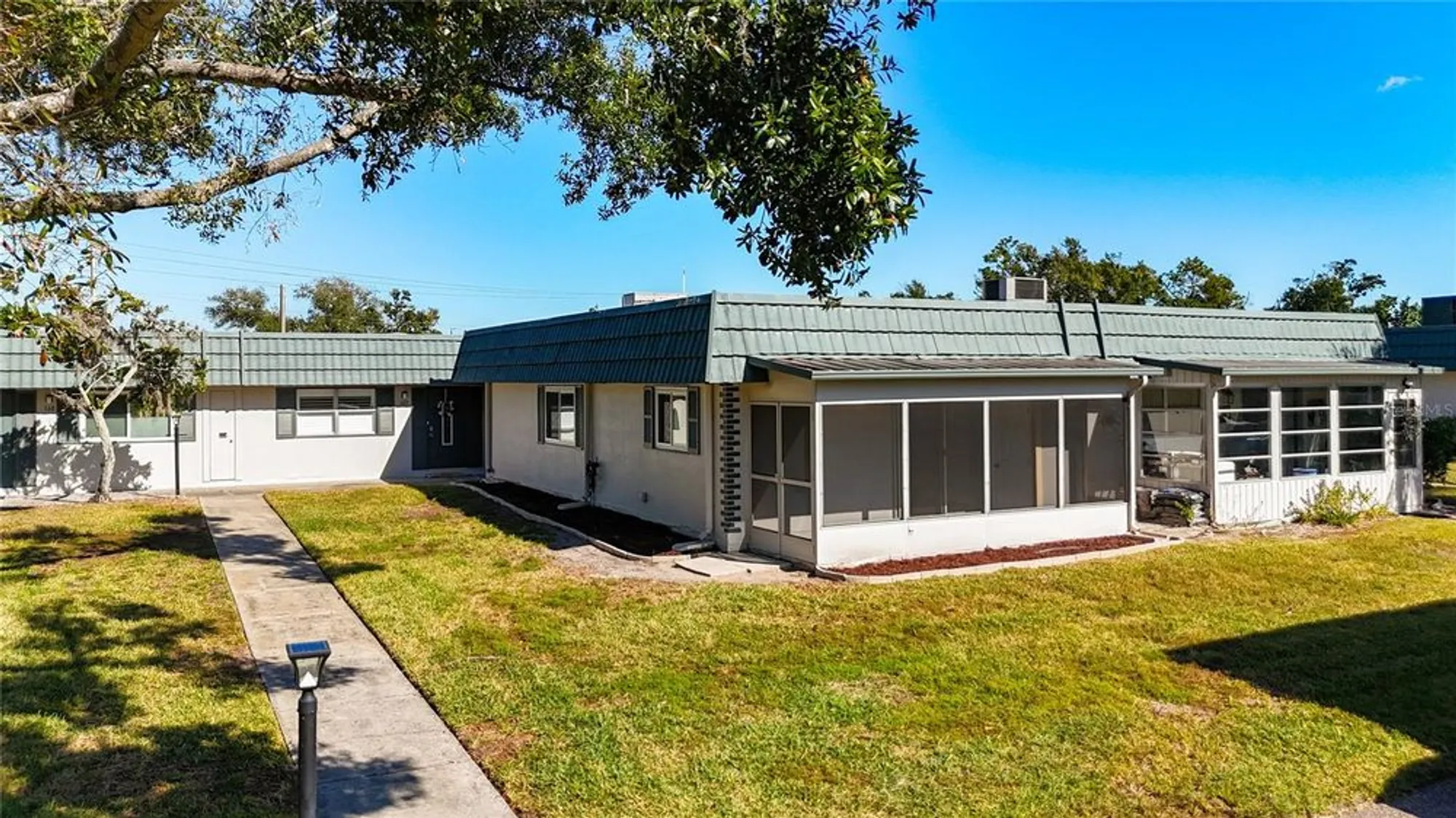 Property Slideshow image 3 of 39 | 1811 bedford ln 166, Sun City Center, FL, 33573