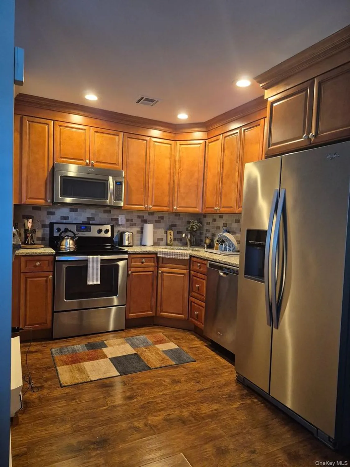 Property Slideshow image 11 of 21 | 424 woodbridge dr d, Ridge, NY, 11961