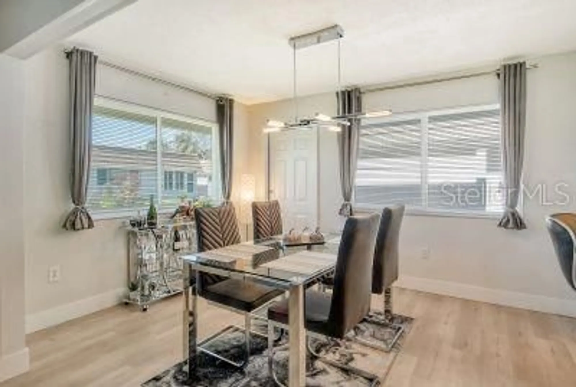 Property Slideshow image 14 of 37 | 2607 riverbluff pkwy # v145, Sarasota, FL, 34231