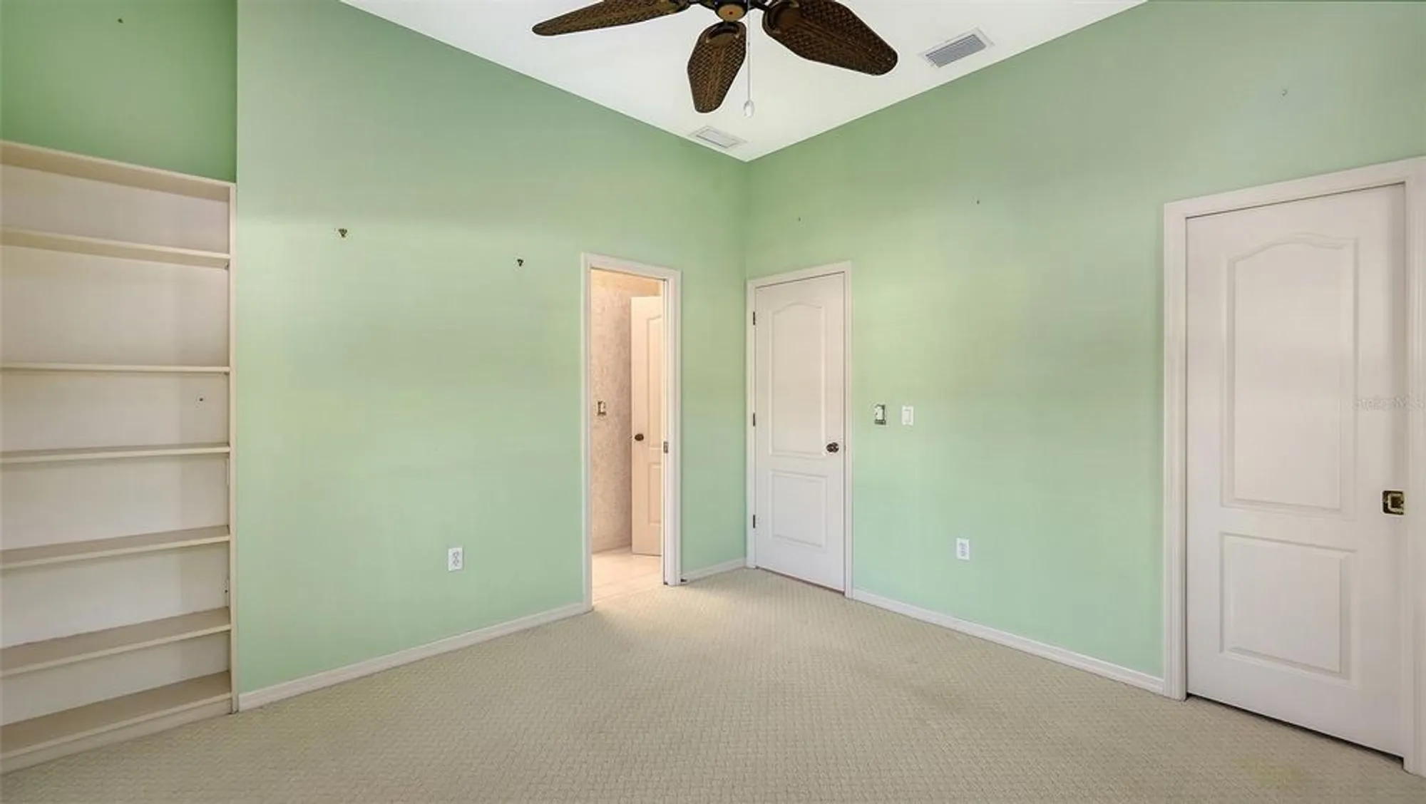 Property Slideshow image 31 of 60 | 8068 estates dr, Sarasota, FL, 34243