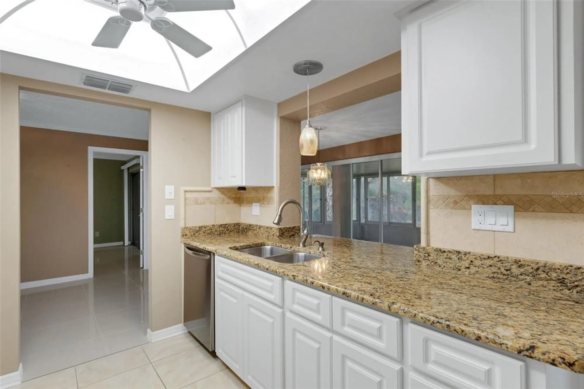 Property Slideshow image 22 of 90 | 3098 e dorchester dr, Palm Harbor, FL, 34684