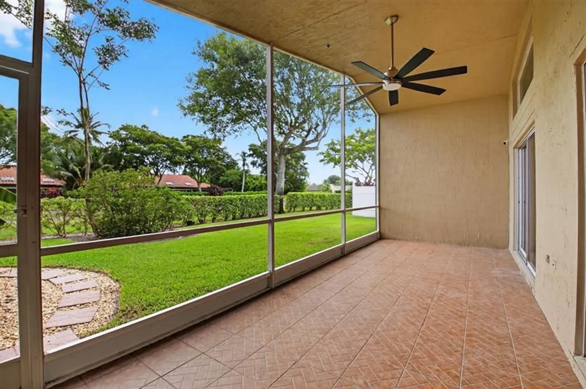 Property Slideshow image 36 of 62 | 5891 royal isles blvd, Boynton Beach, FL, 33437