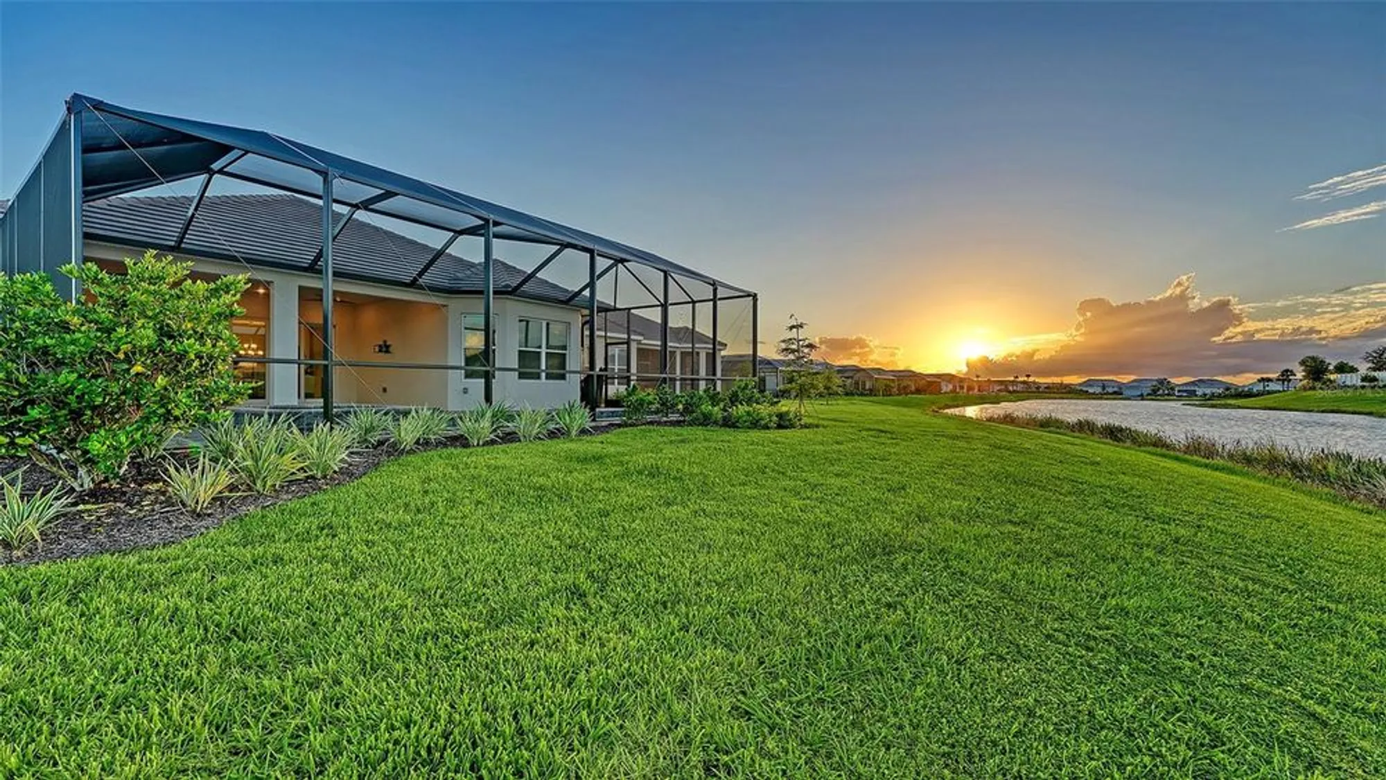 Property Slideshow image 55 of 90 | 16423 isola pl, Lakewood Ranch, FL, 34211