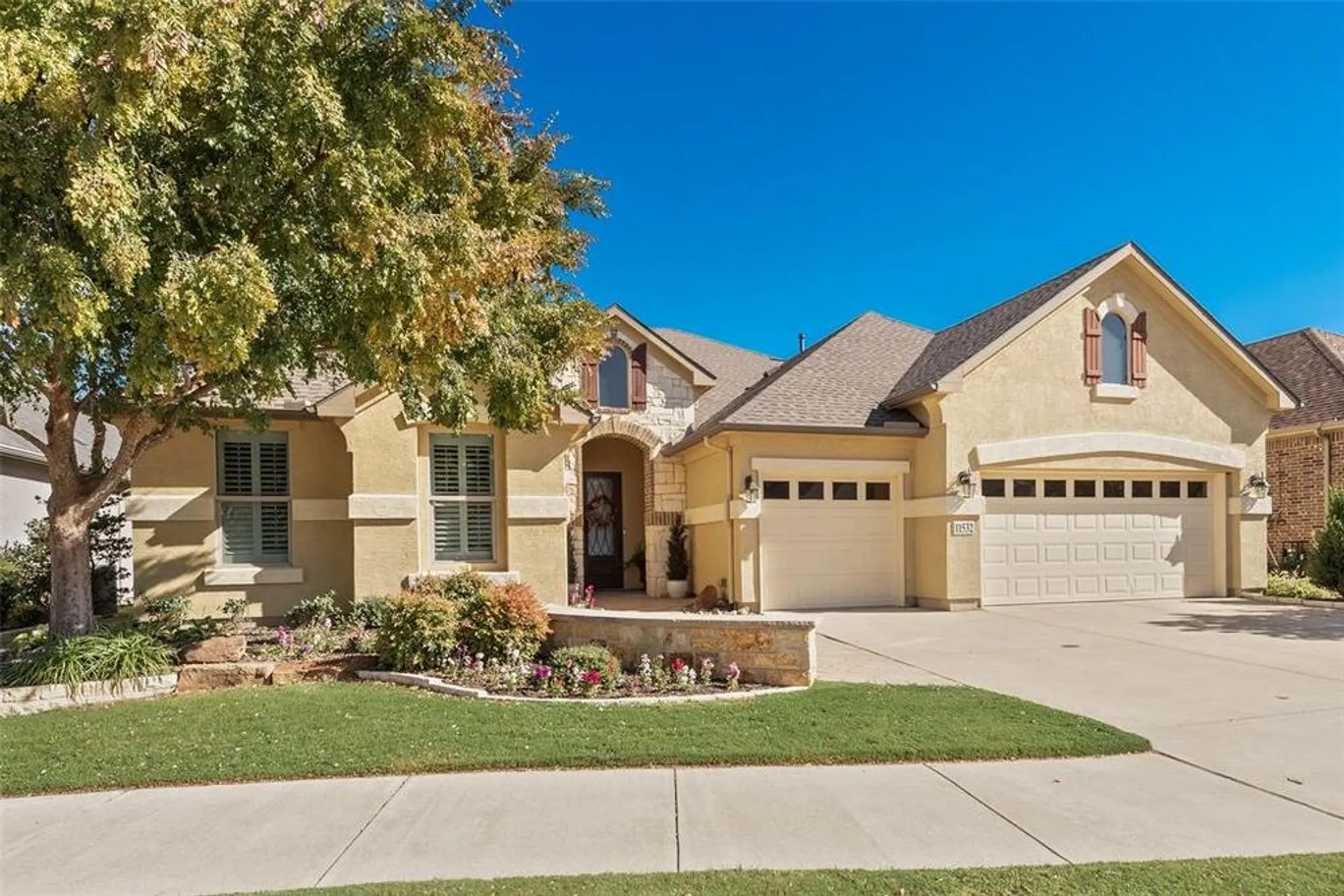 Property Slideshow image 1 of 32 | 11532 southerland dr, Denton, TX, 76207