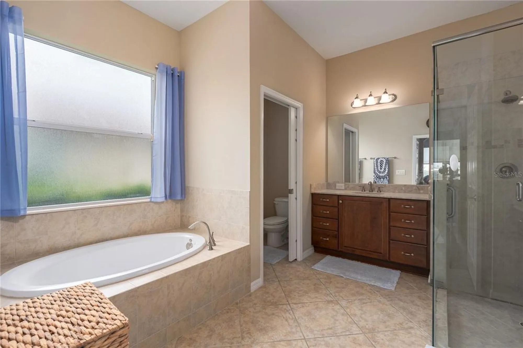 Property Slideshow image 17 of 56 | 5040 lake overlook ave, Bradenton, FL, 34208