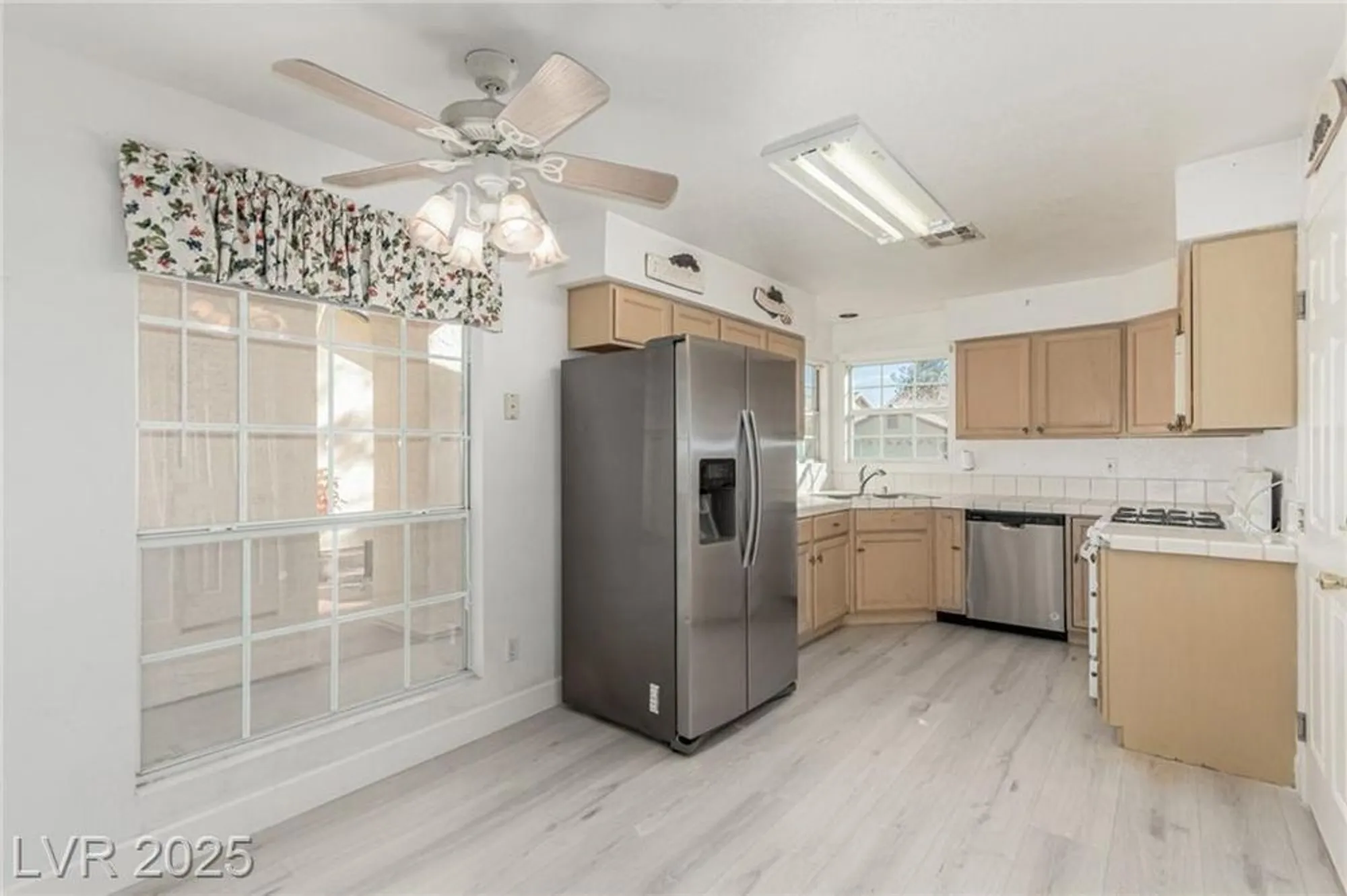Property Slideshow image 9 of 28 | 4908 winterset dr, Las Vegas, NV, 89130