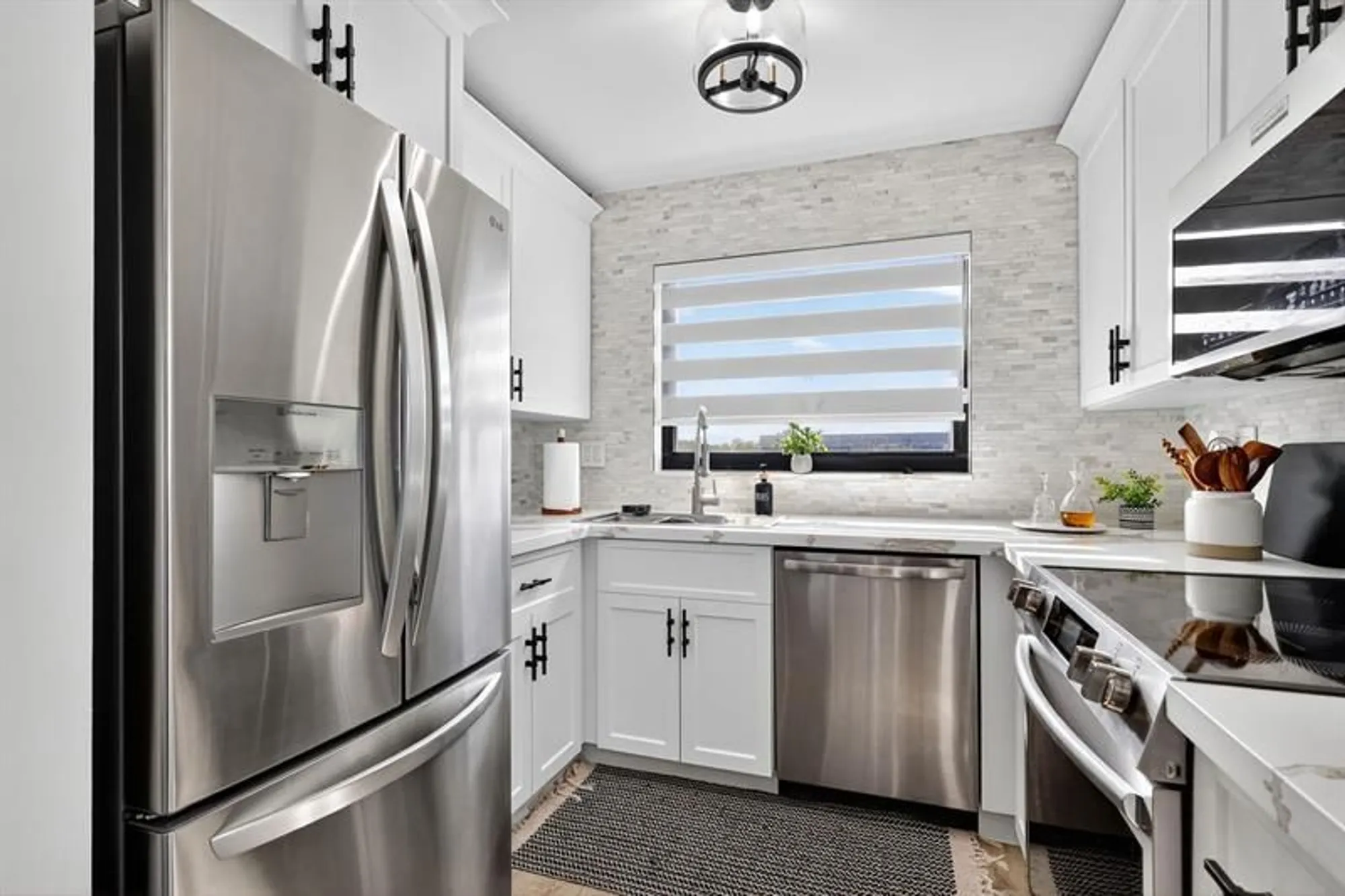 Property Slideshow image 12 of 52 | 1000 colony point cir 501, Pembroke Pines, FL, 33026