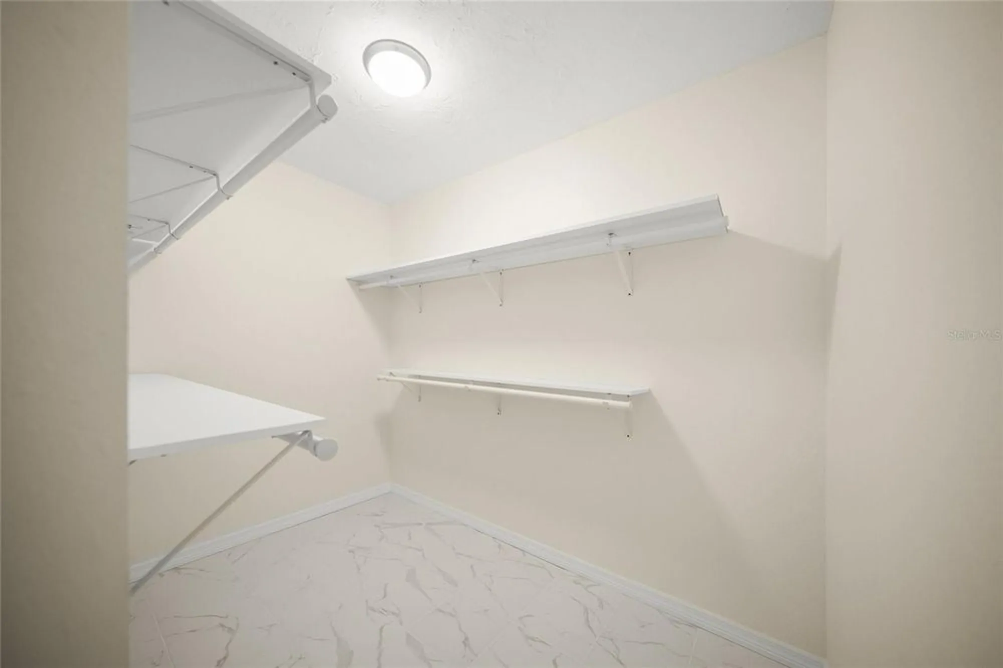 Property Slideshow image 21 of 62 | 4555 forest wood trl 23, Sarasota, FL, 34241