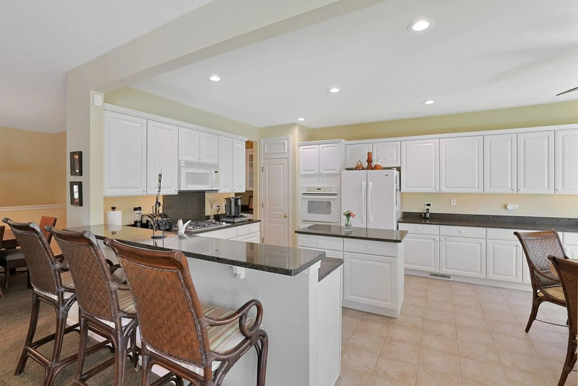 Property Slideshow image 6 of 34 | 12145 daphne dr, Huntley, IL, 60142