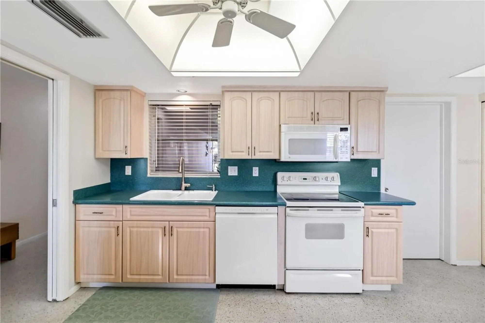 Property Slideshow image 34 of 66 | 3220 southfield ln 810, Sarasota, FL, 34239