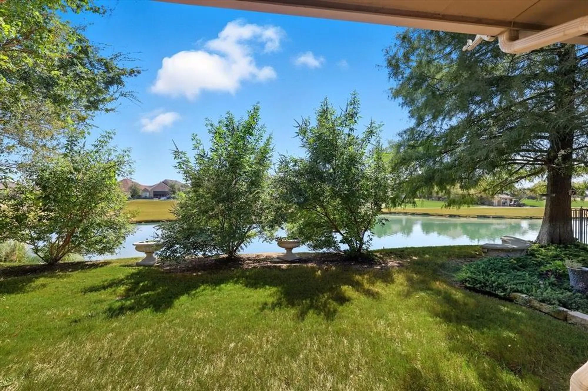 Property Slideshow image 35 of 39 | 9501 grandview dr, Denton, TX, 76207