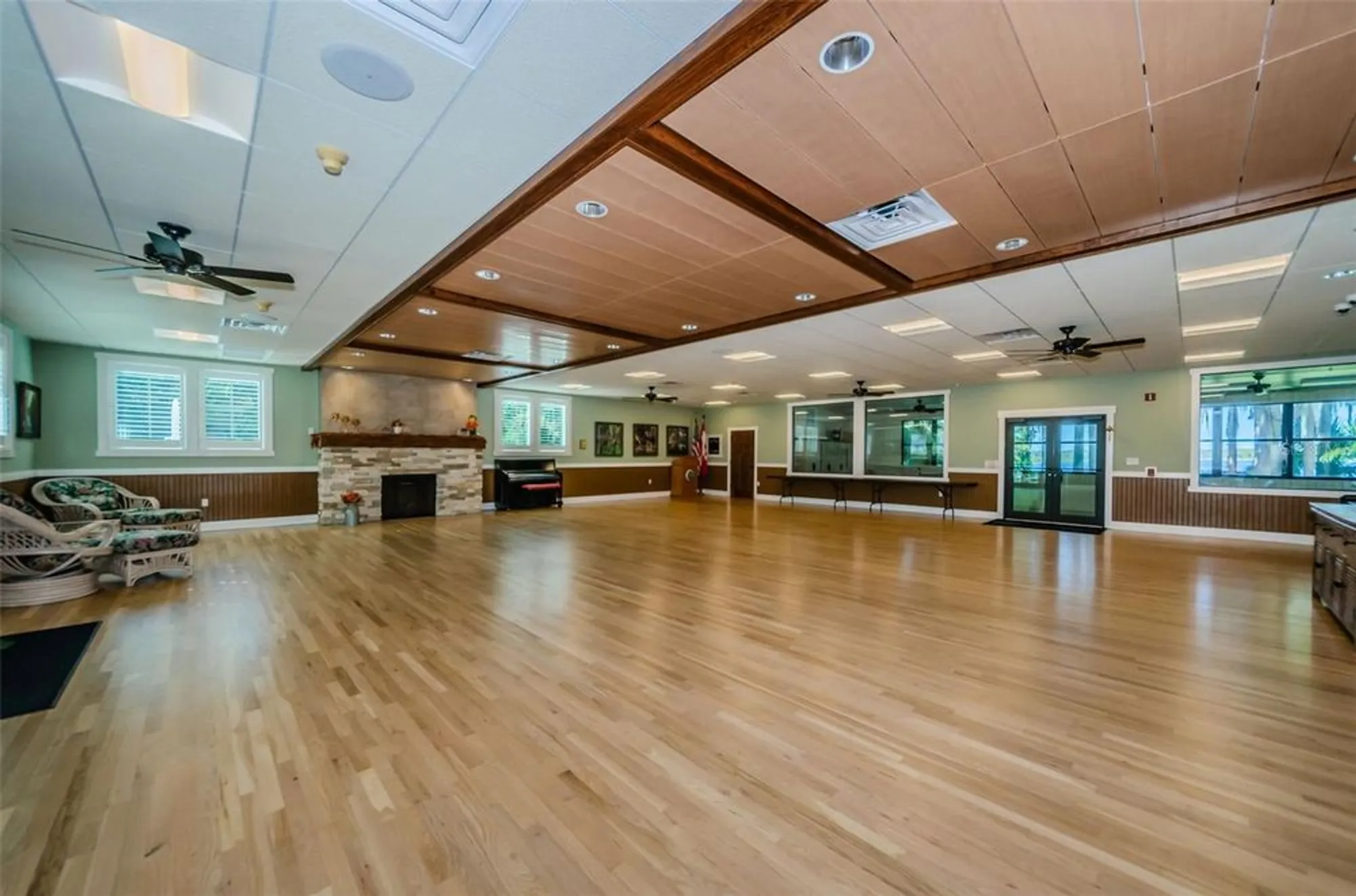 Property Slideshow image 49 of 58 | 1199 woodfield ct, Palm Harbor, FL, 34684