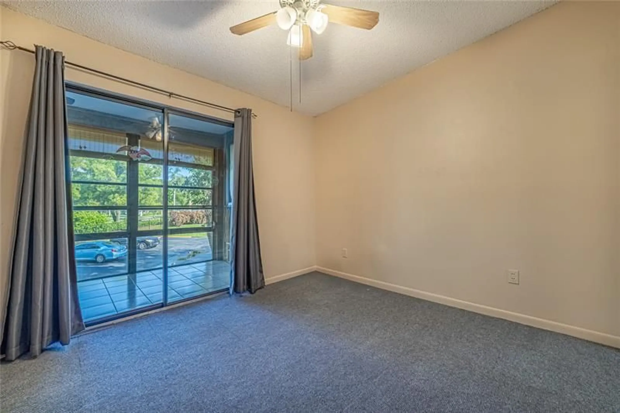 Property Slideshow image 15 of 29 | 9998 n belfort cir # 9998, Tamarac, FL, 33321