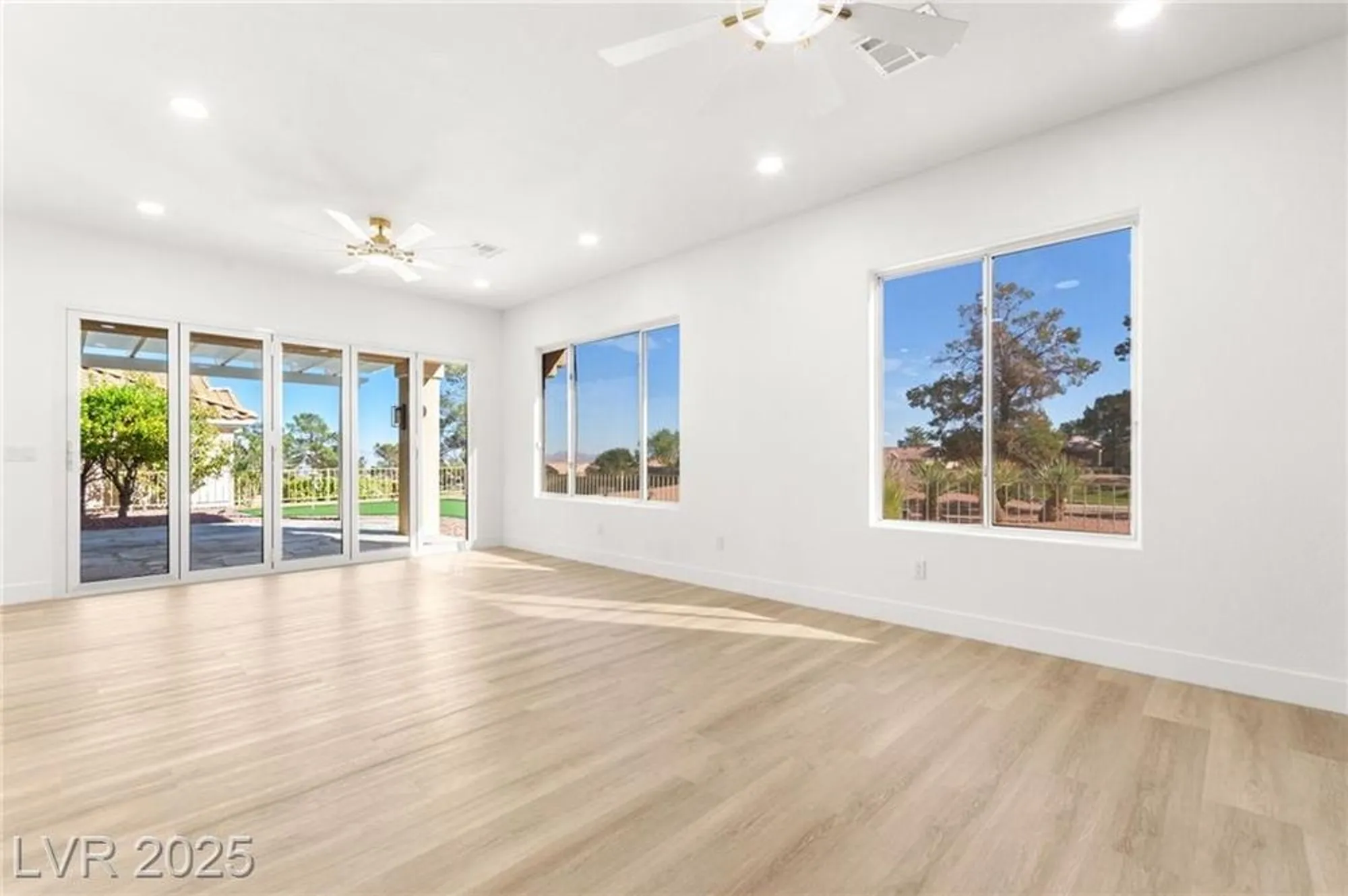 Property Slideshow image 15 of 99 | 3004 darby falls dr, Las Vegas, NV, 89134