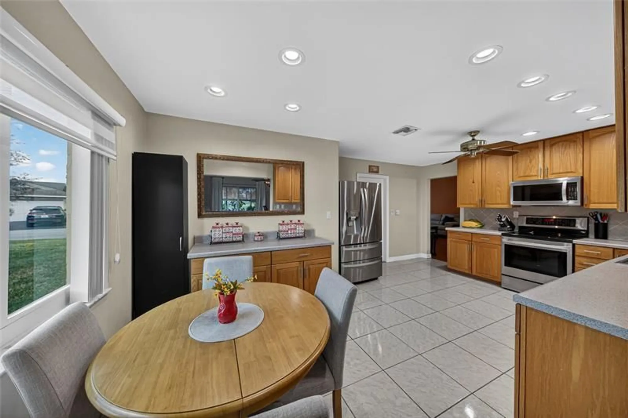 Property Slideshow image 26 of 50 | 9812 nw 75th ct, Tamarac, FL, 33321