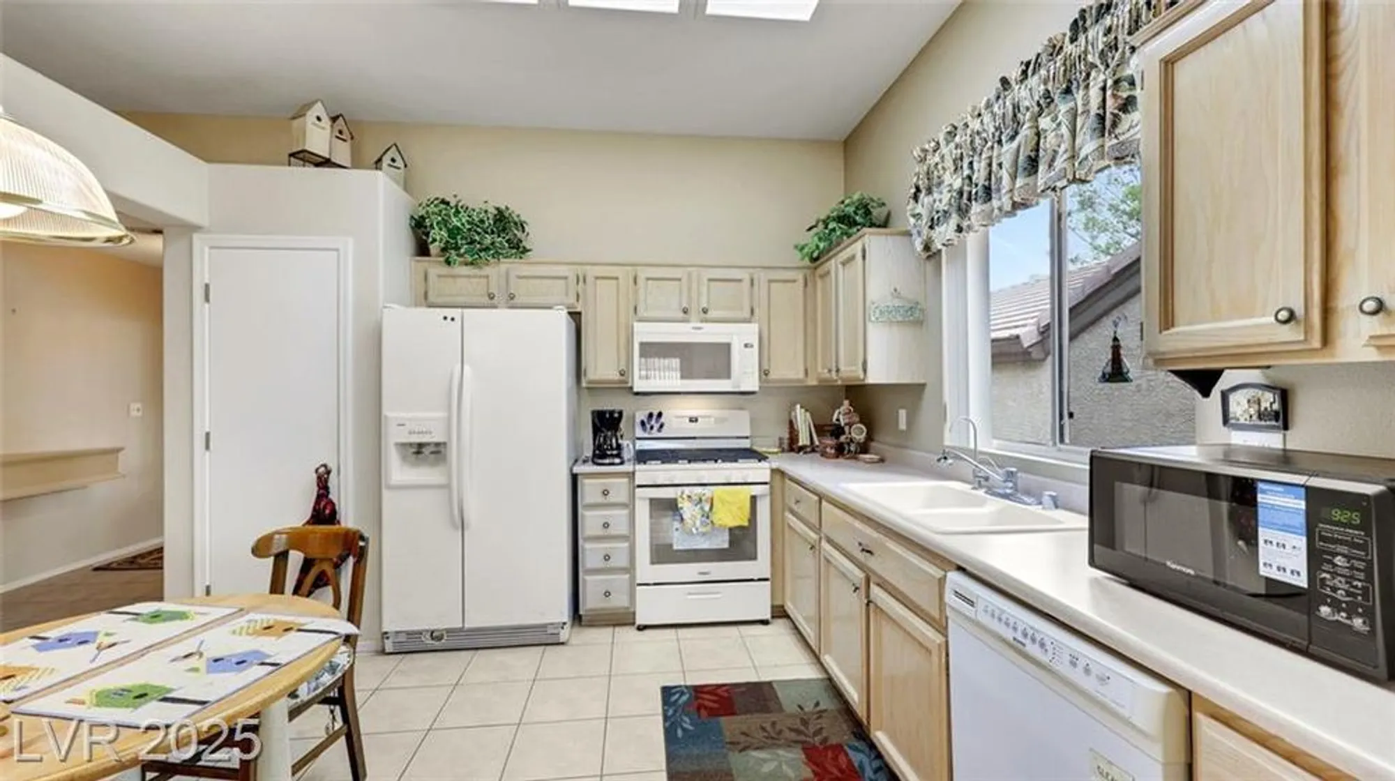 Property Slideshow image 18 of 31 | 2075 joy view ln, Henderson, NV, 89012