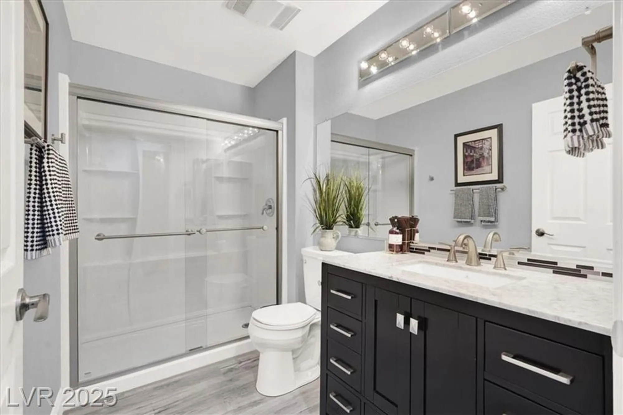 Property Slideshow image 21 of 26 | 2408 dove valley ct, Las Vegas, NV, 89134