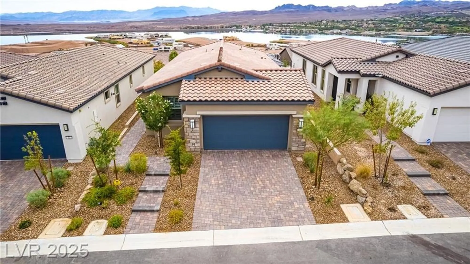 Property Slideshow image 30 of 35 | 48 stone bluff ln, Henderson, NV, 89011