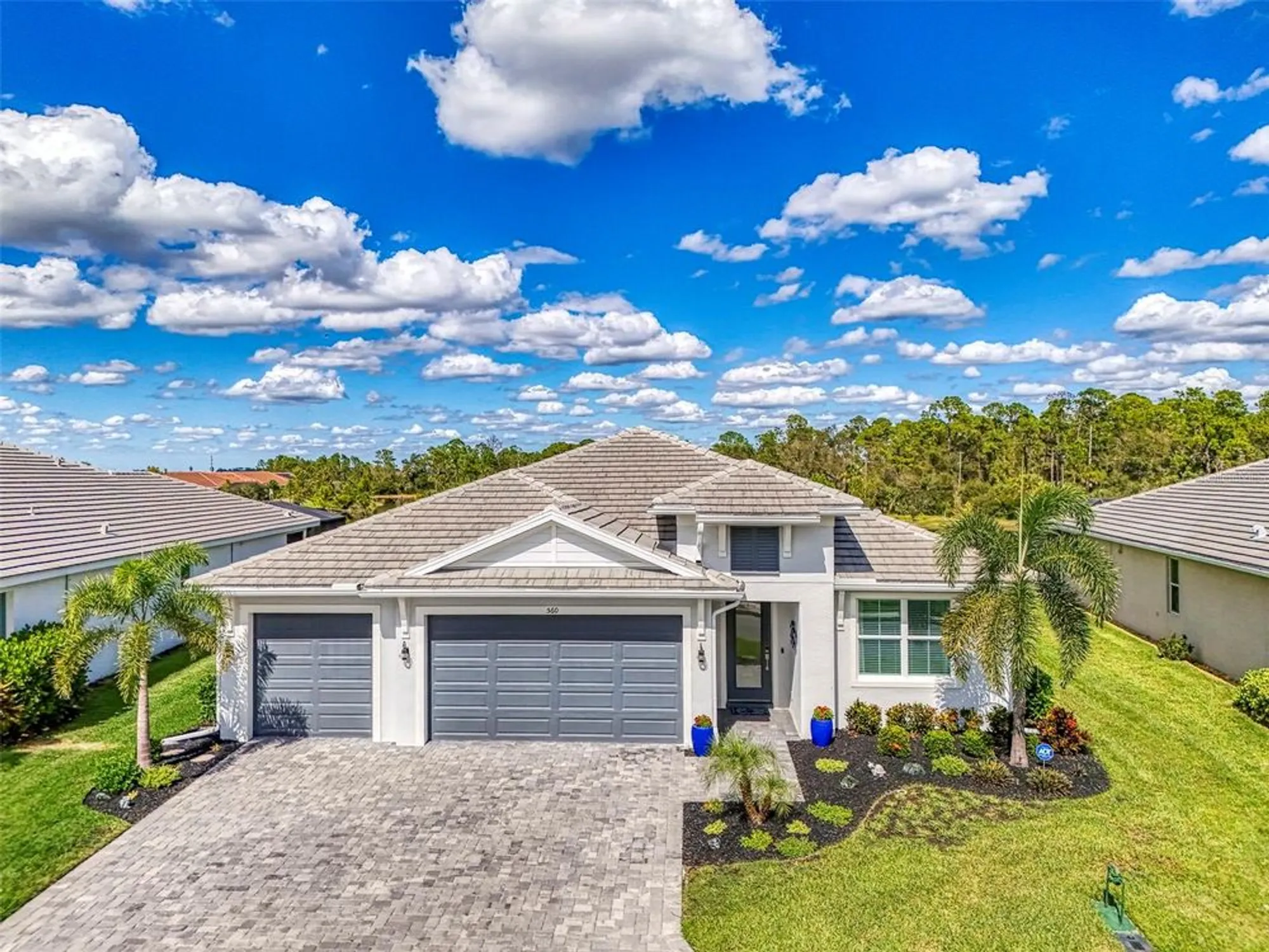 Property Slideshow image 2 of 71 | 560 mistiflower cir, Nokomis, FL, 34275
