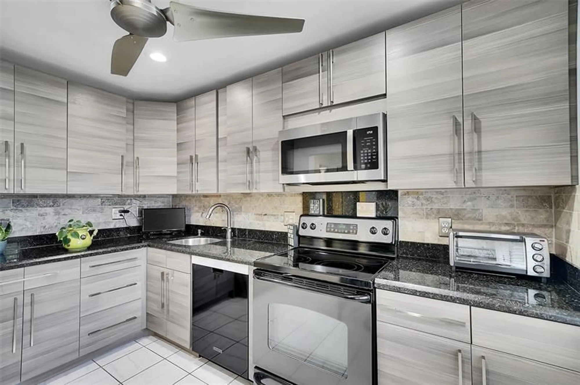 Property Slideshow image 7 of 52 | 7951 eastlake dr d, Boca Raton, FL, 33433