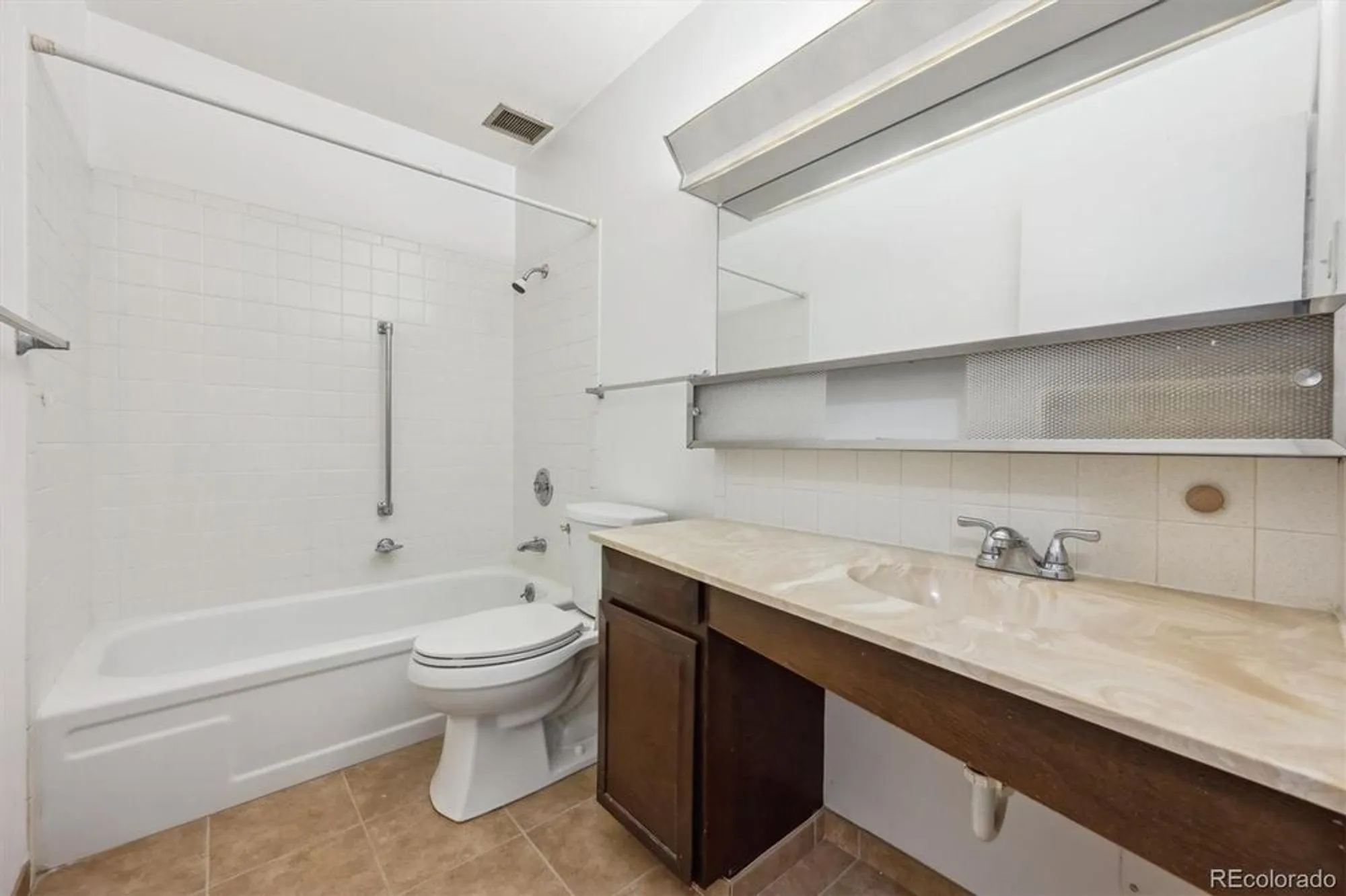 Property Slideshow image 9 of 31 | 725 s alton way unit 7d, Denver, CO, 80247