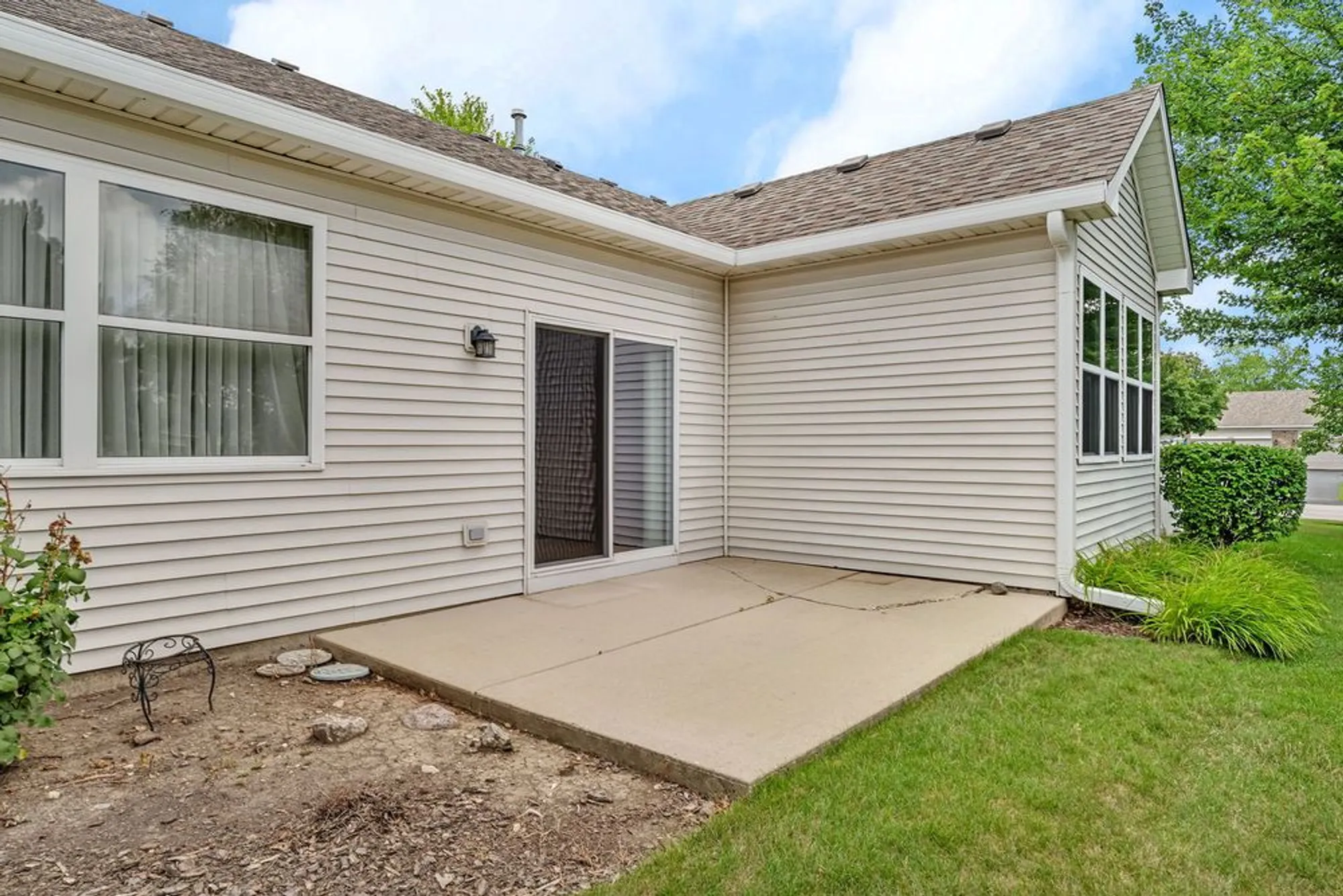 Property Slideshow image 22 of 25 | 1592 w cadillac cir, Romeoville, IL, 60446