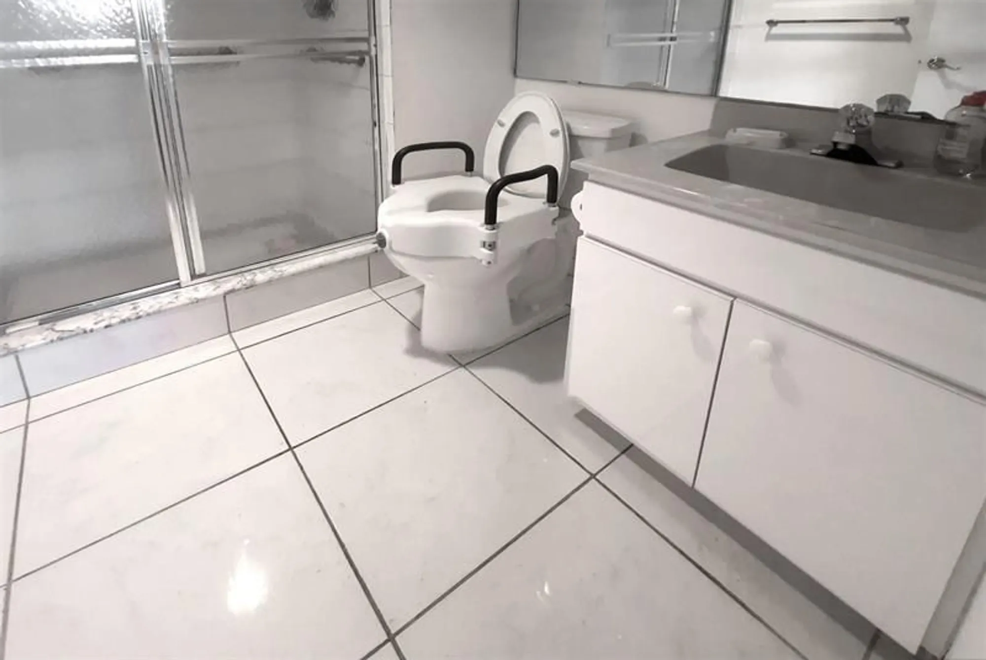 Property Slideshow image 14 of 17 | 381 s hollybrook dr 204, Pembroke Pines, FL, 33025