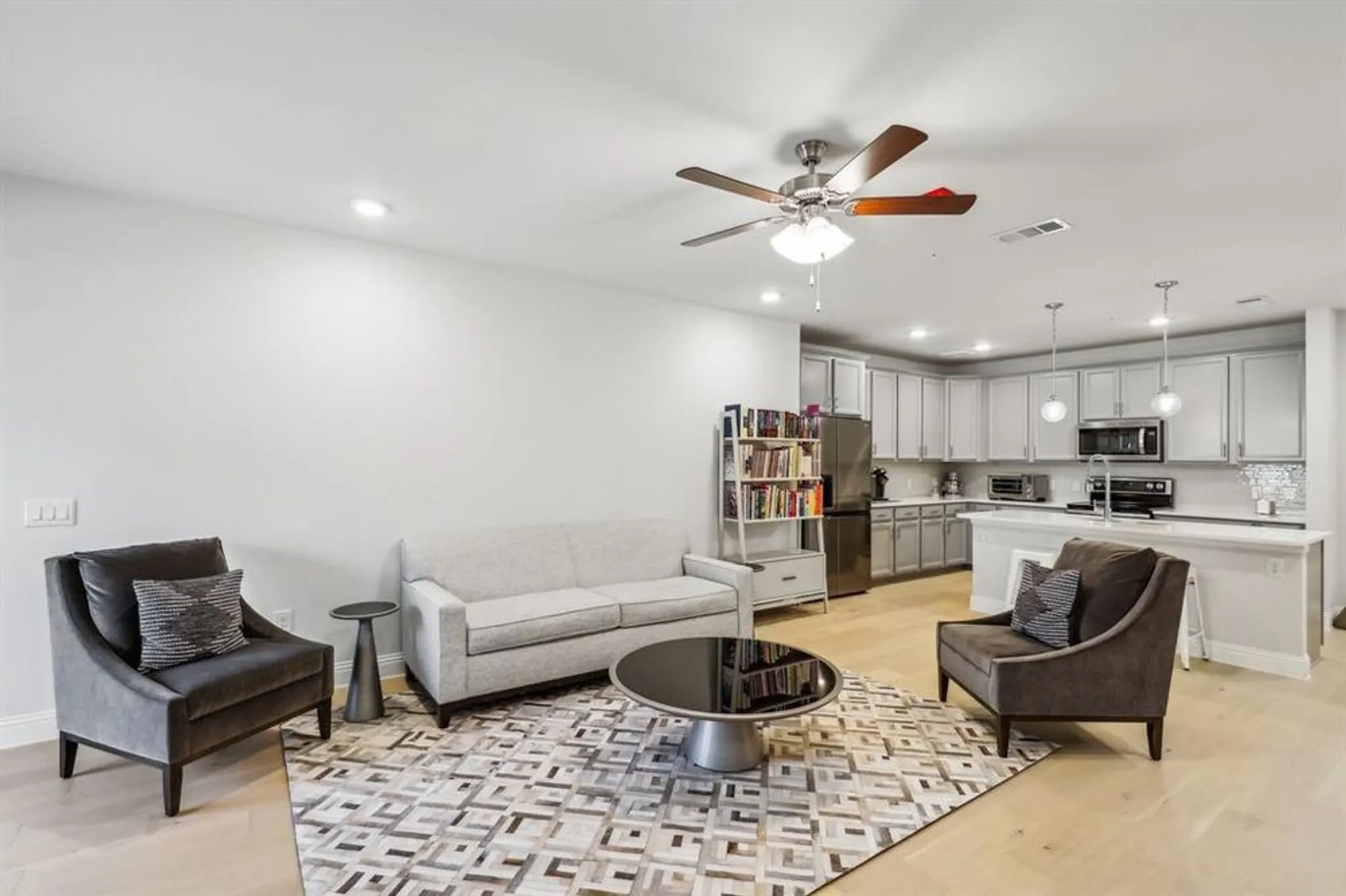 Property Slideshow image 5 of 39 | 1735 wittington pl apt 2305, Dallas, TX, 75234
